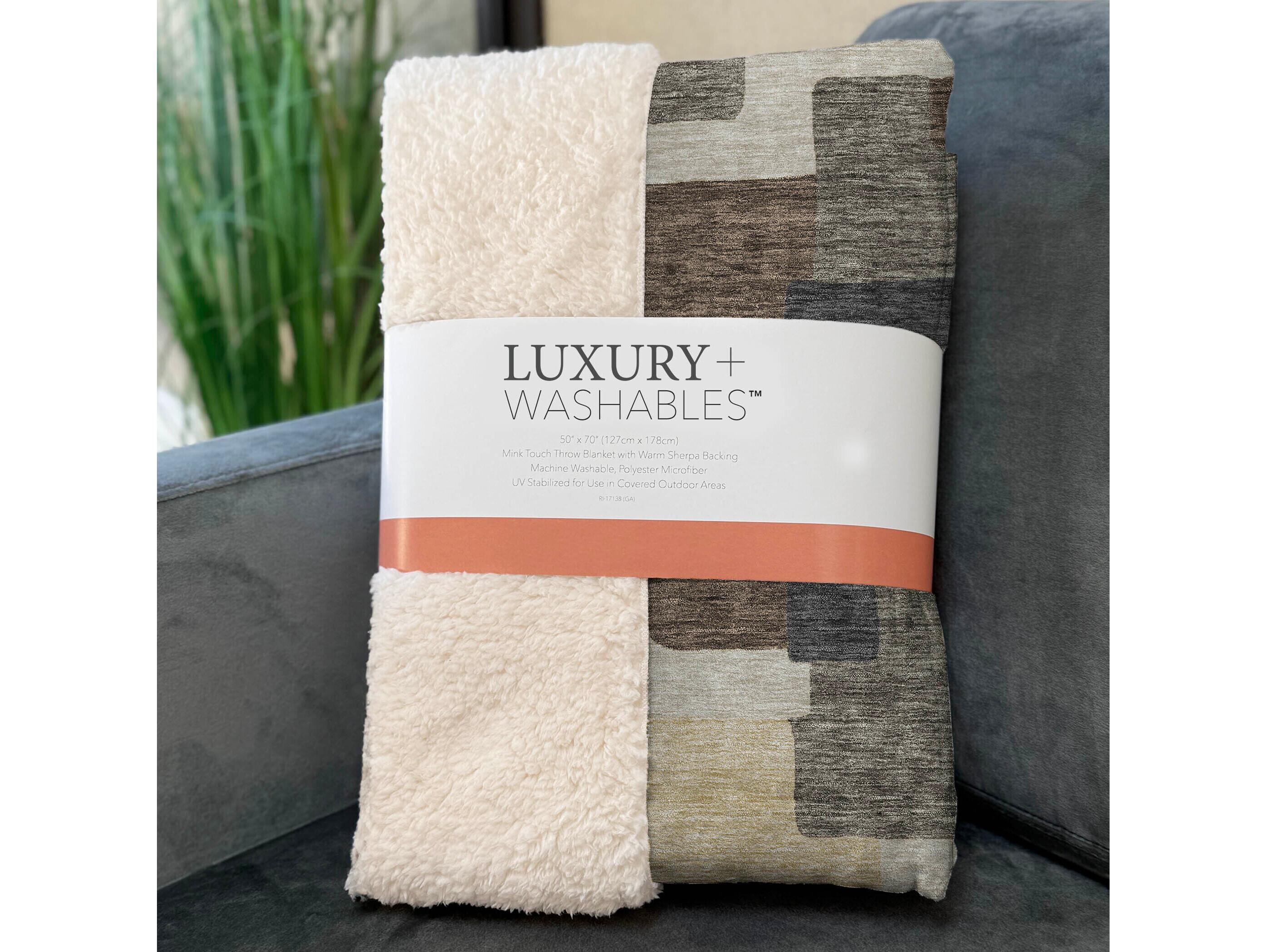 Dalyn Sherpa Brown Polyester Throw