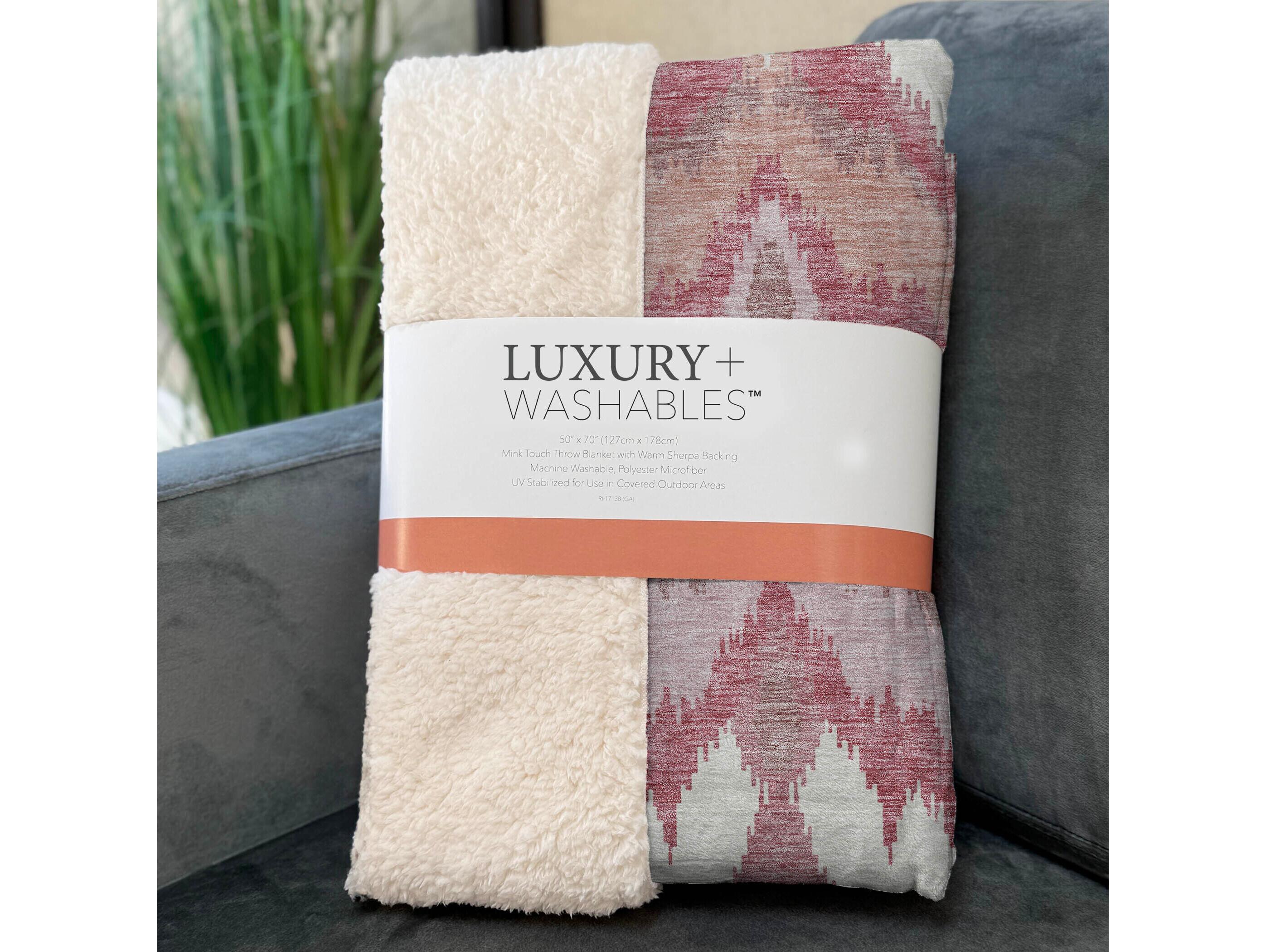 Dalyn Sherpa Pink Polyester Throw