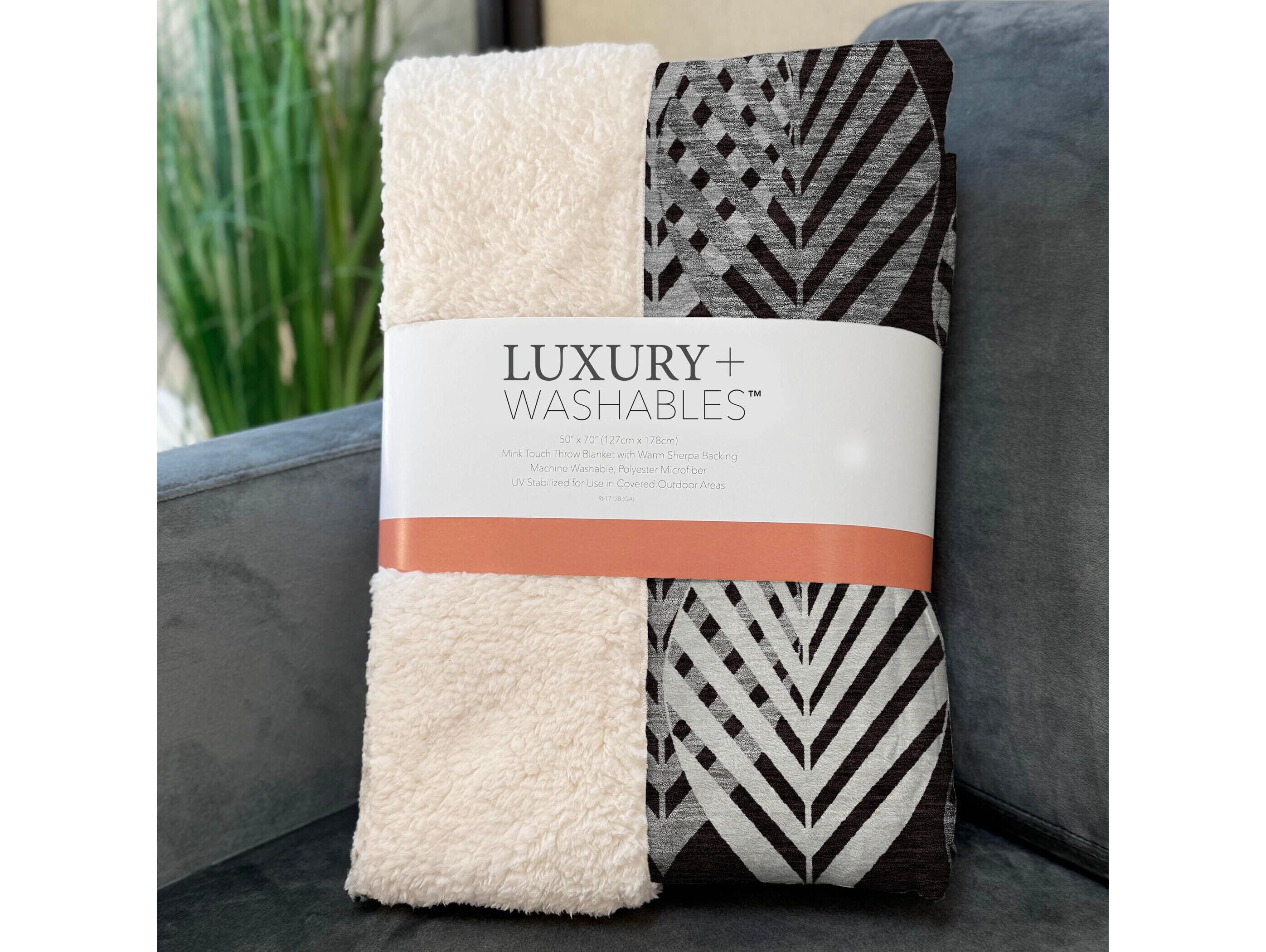 Dalyn Sherpa Black Polyester Throw