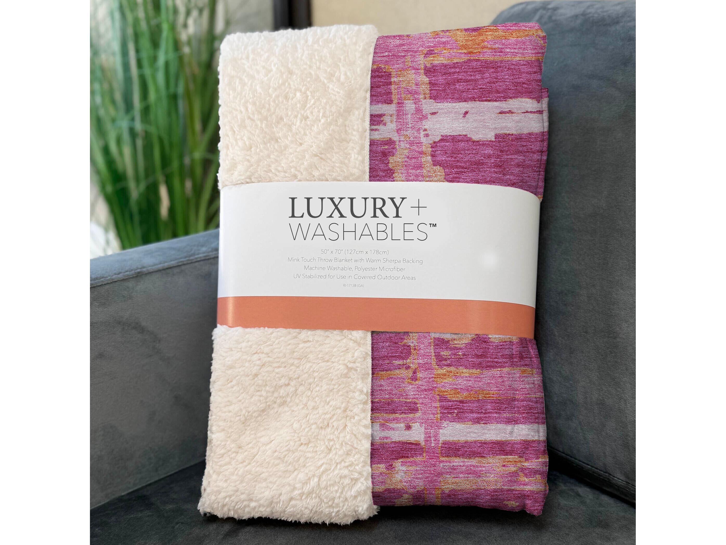 Dalyn Sherpa Pink Polyester Throw