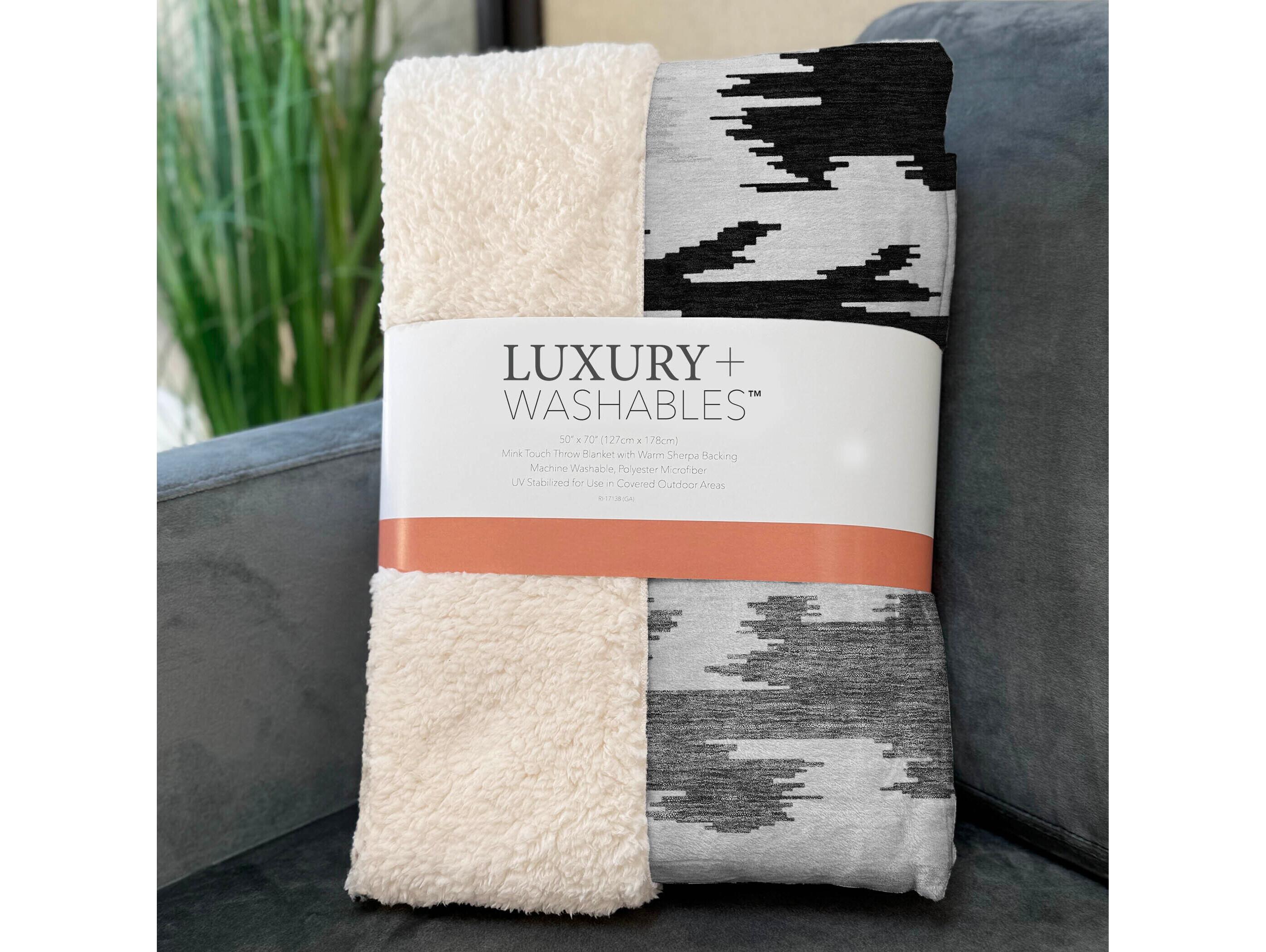 Dalyn Sherpa Black Polyester Throw