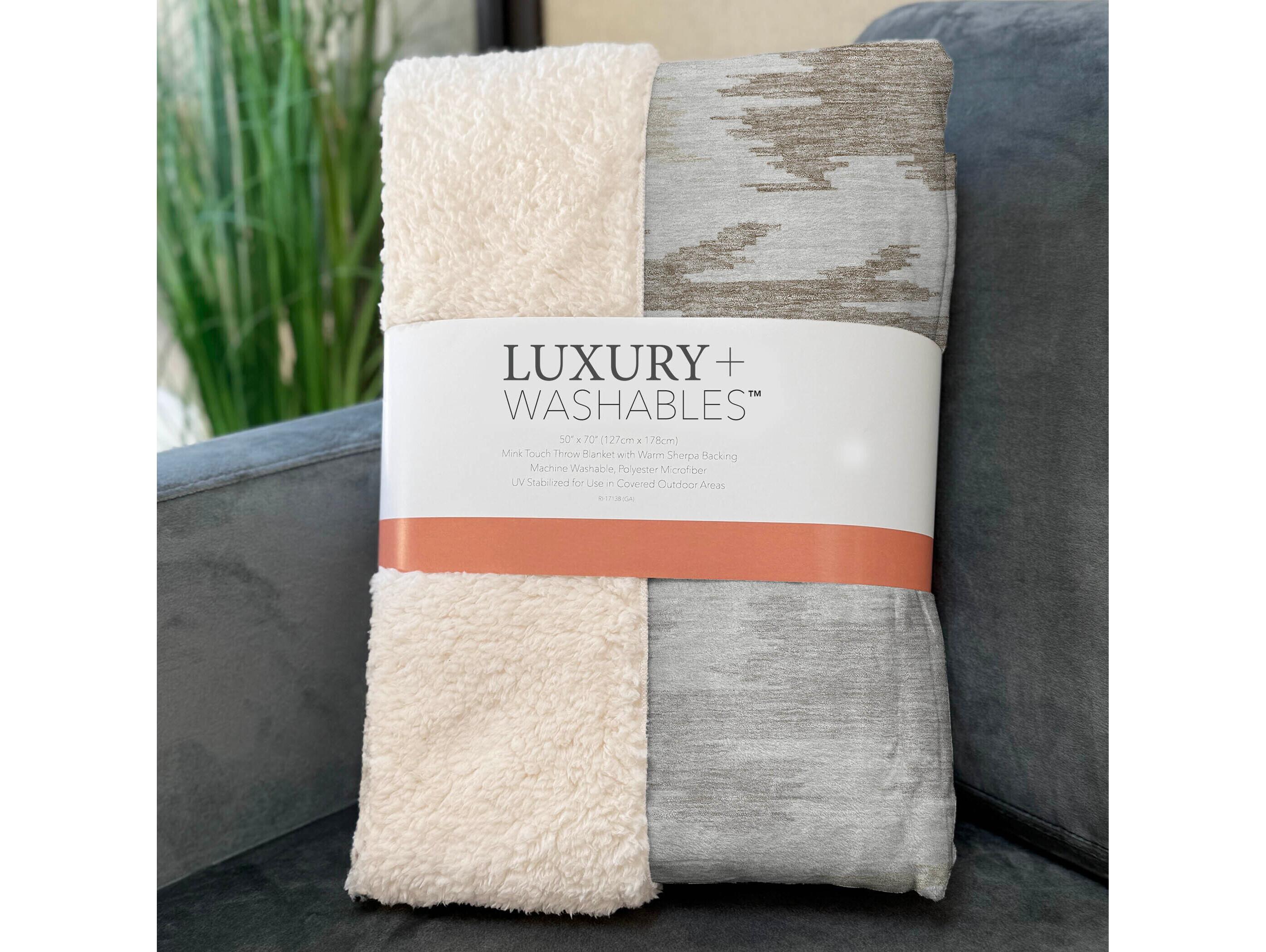 Dalyn Sherpa Ivory Polyester Throw