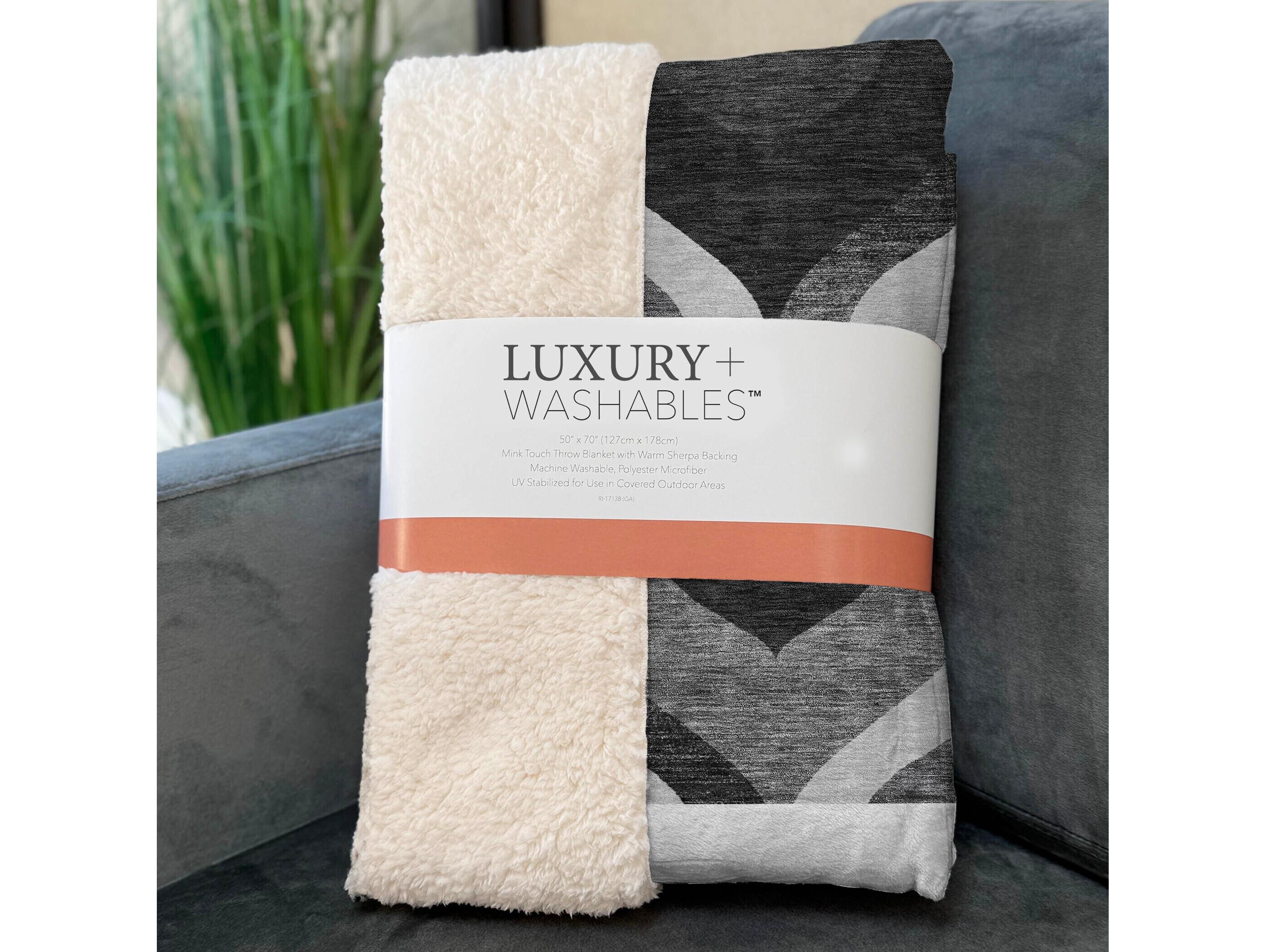 Dalyn Sherpa Black Polyester Throw