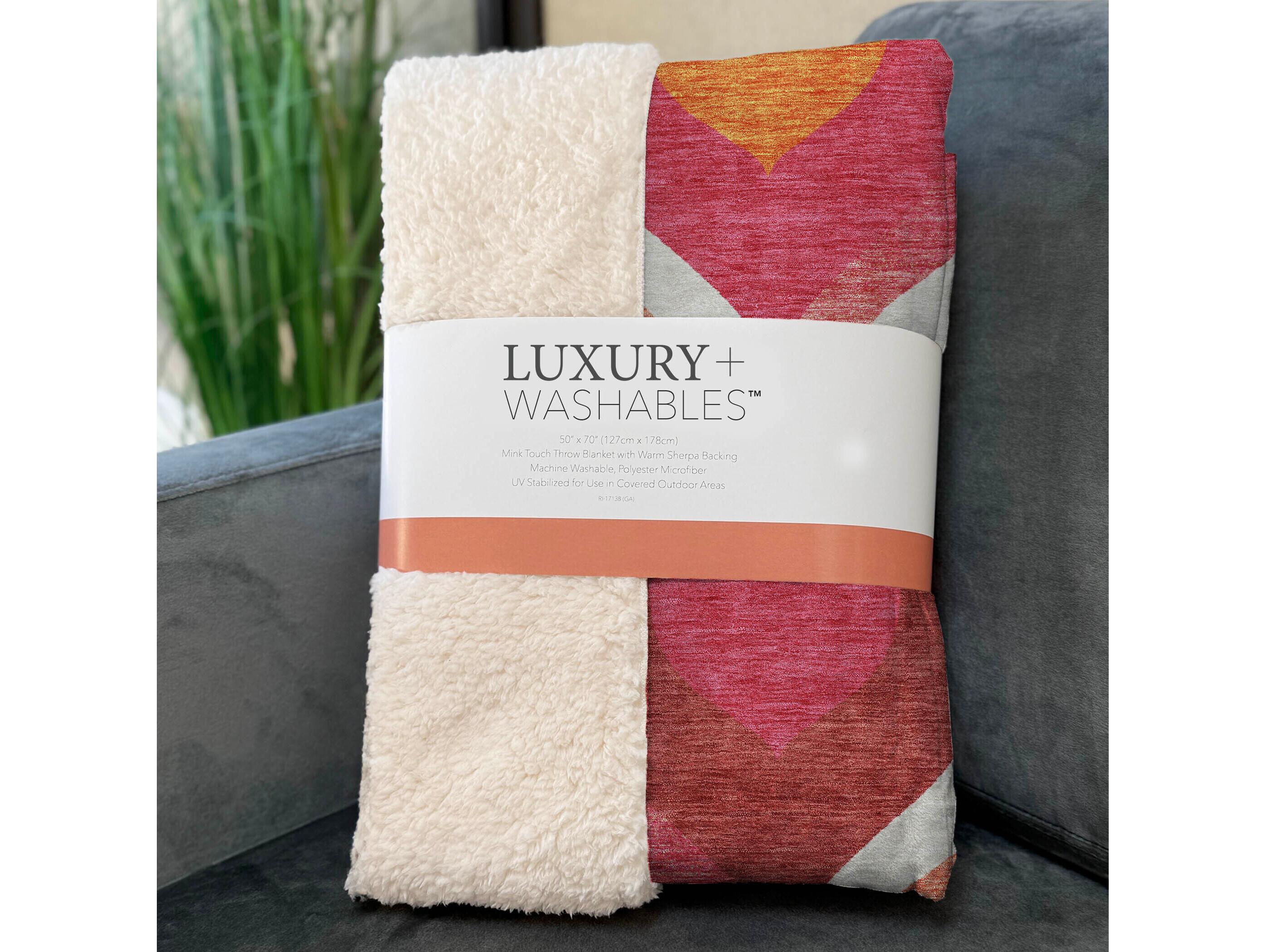 Dalyn Sherpa Pink Polyester Throw