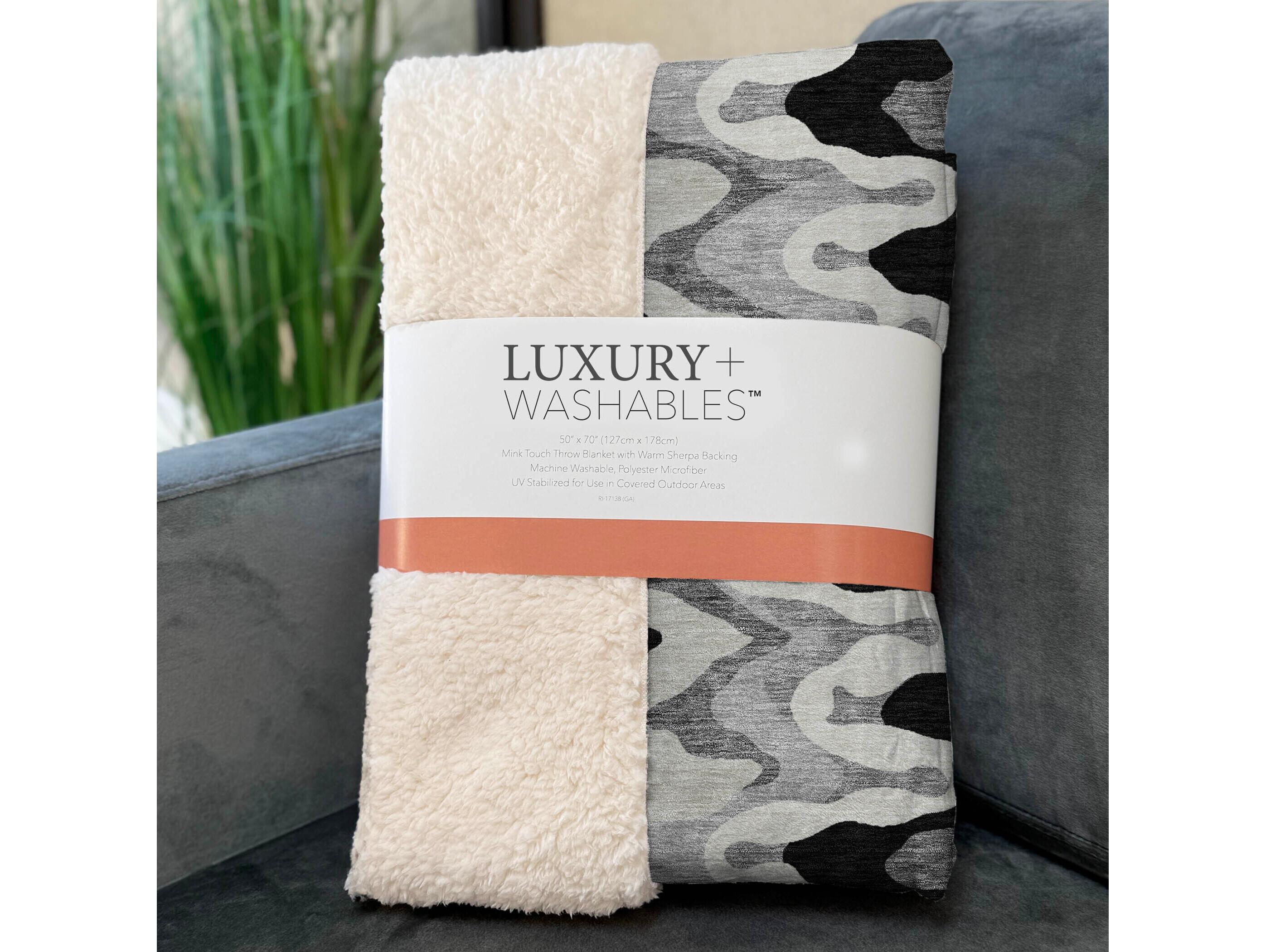 Dalyn Sherpa Black Polyester Throw