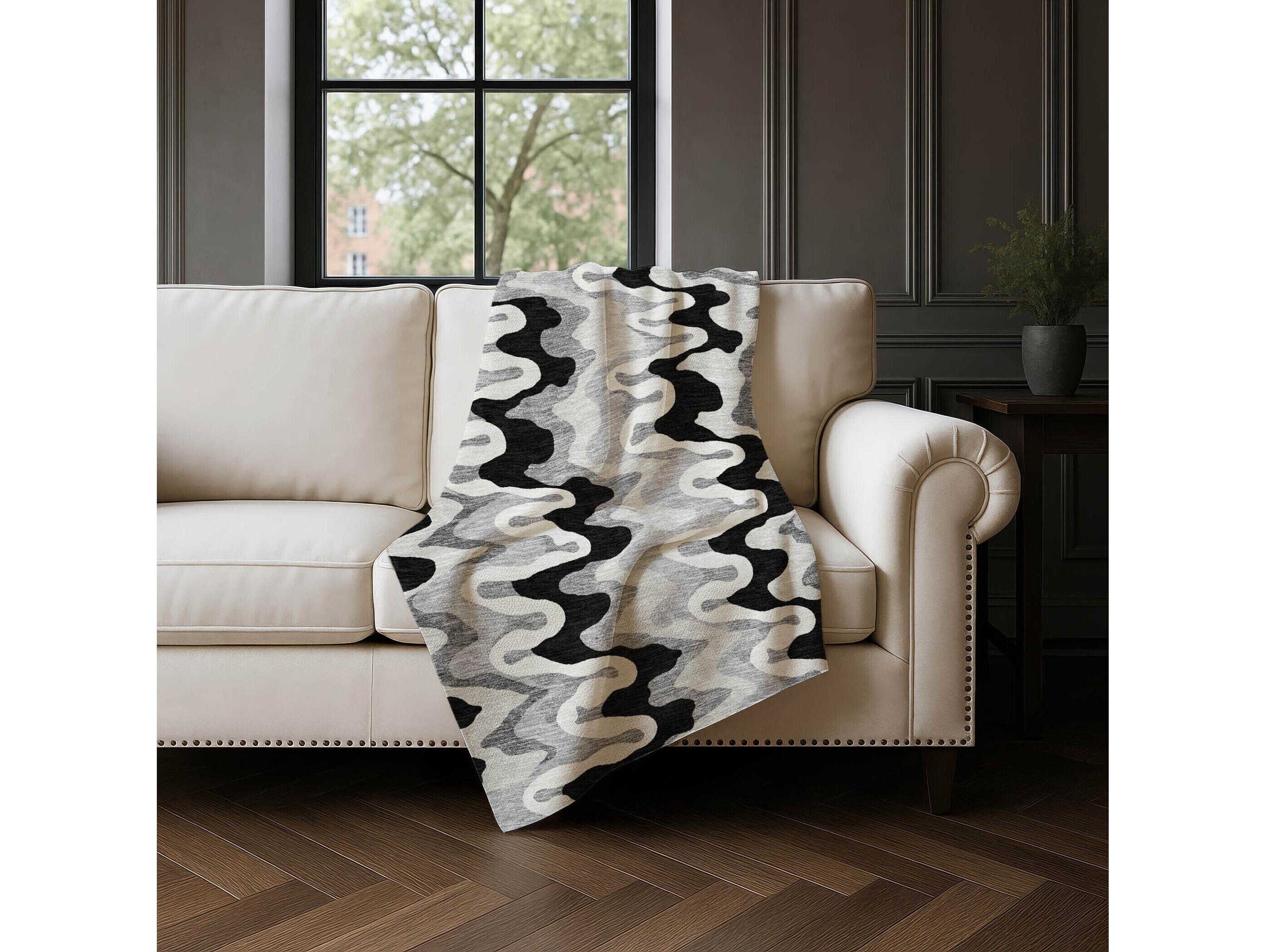 Dalyn Sherpa Black Polyester Throw