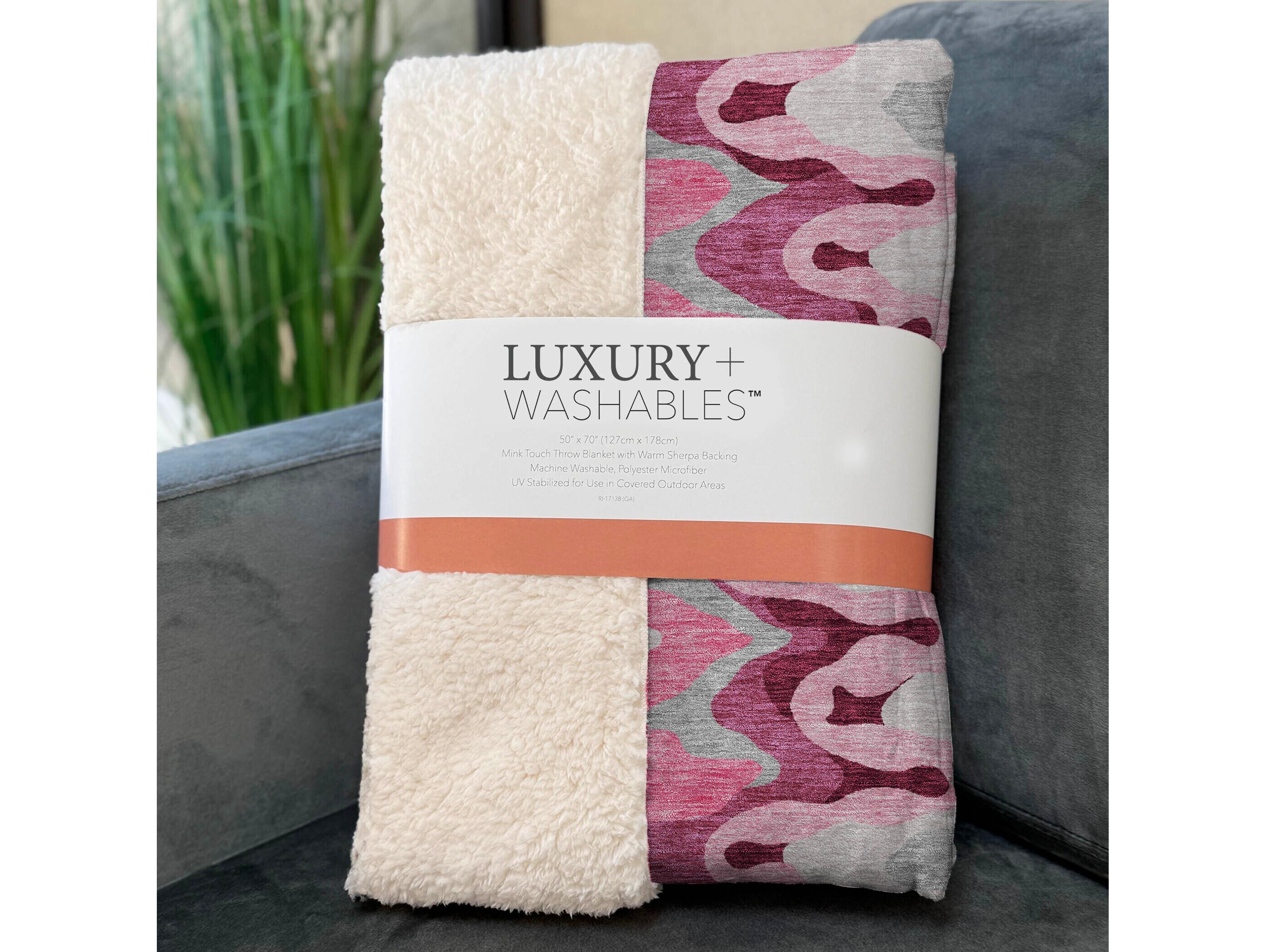Dalyn Sherpa Pink Polyester Throw