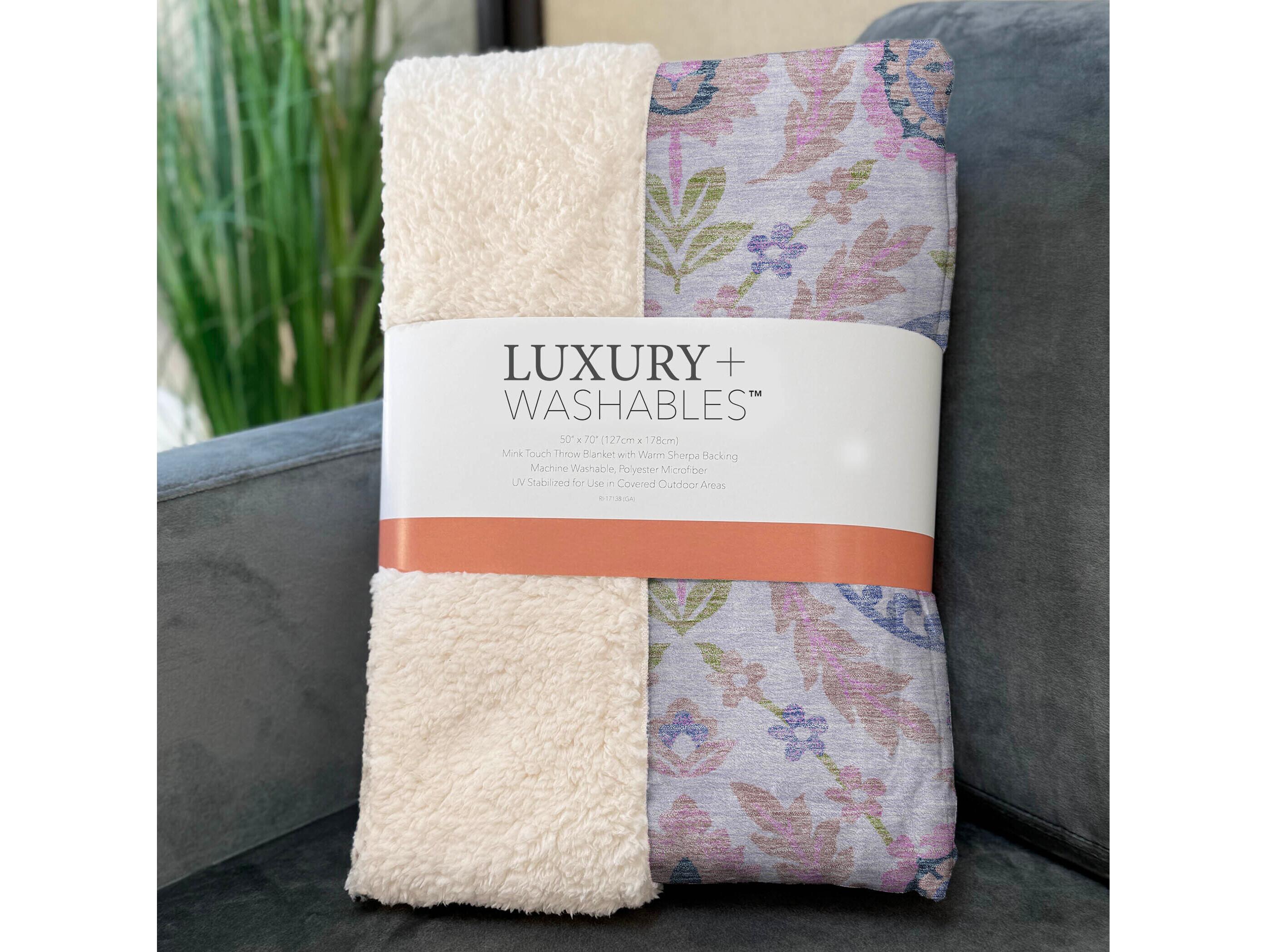 Dalyn Sherpa Pink Polyester Throw