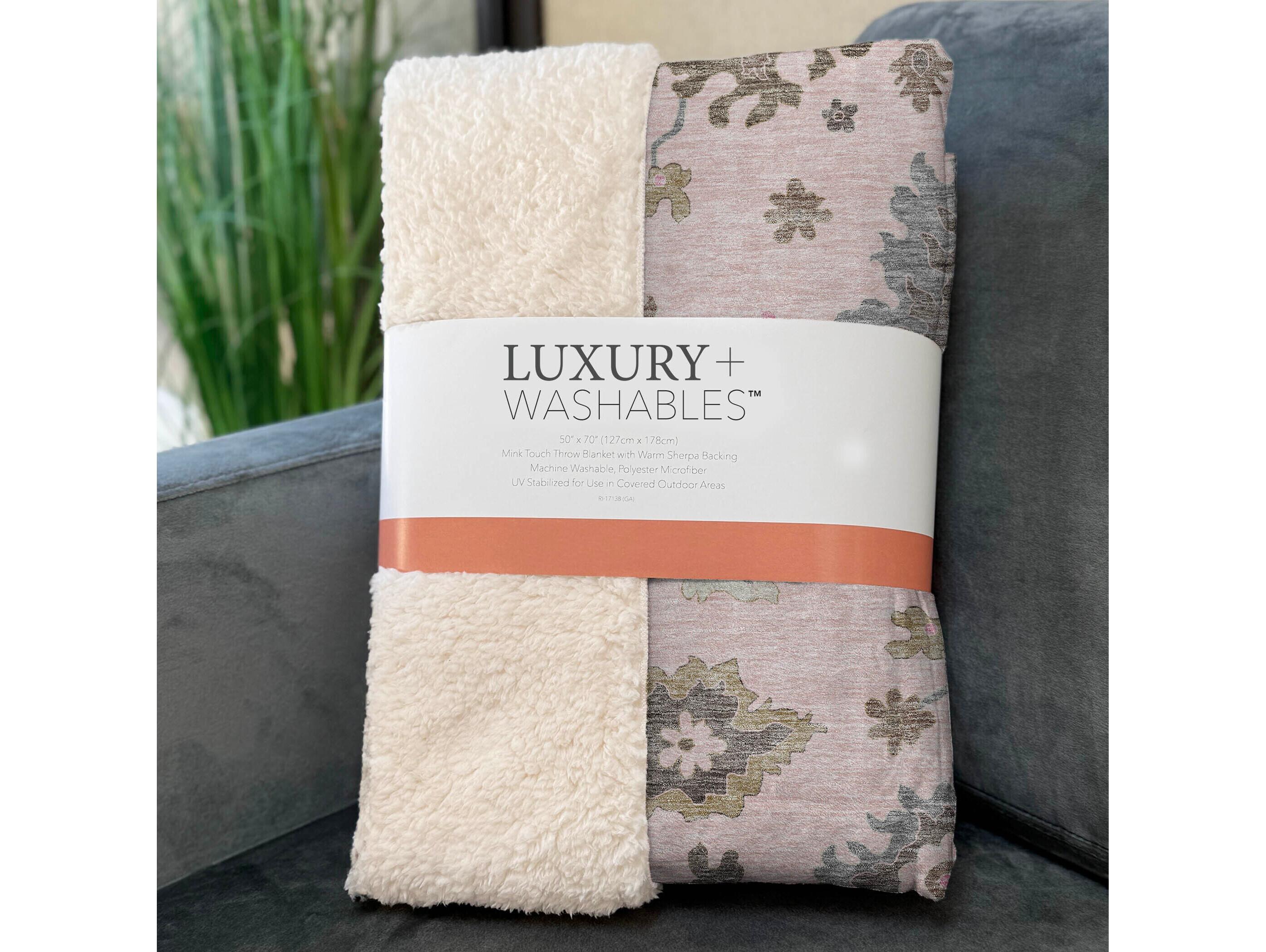 Dalyn Sherpa Pink Polyester Throw