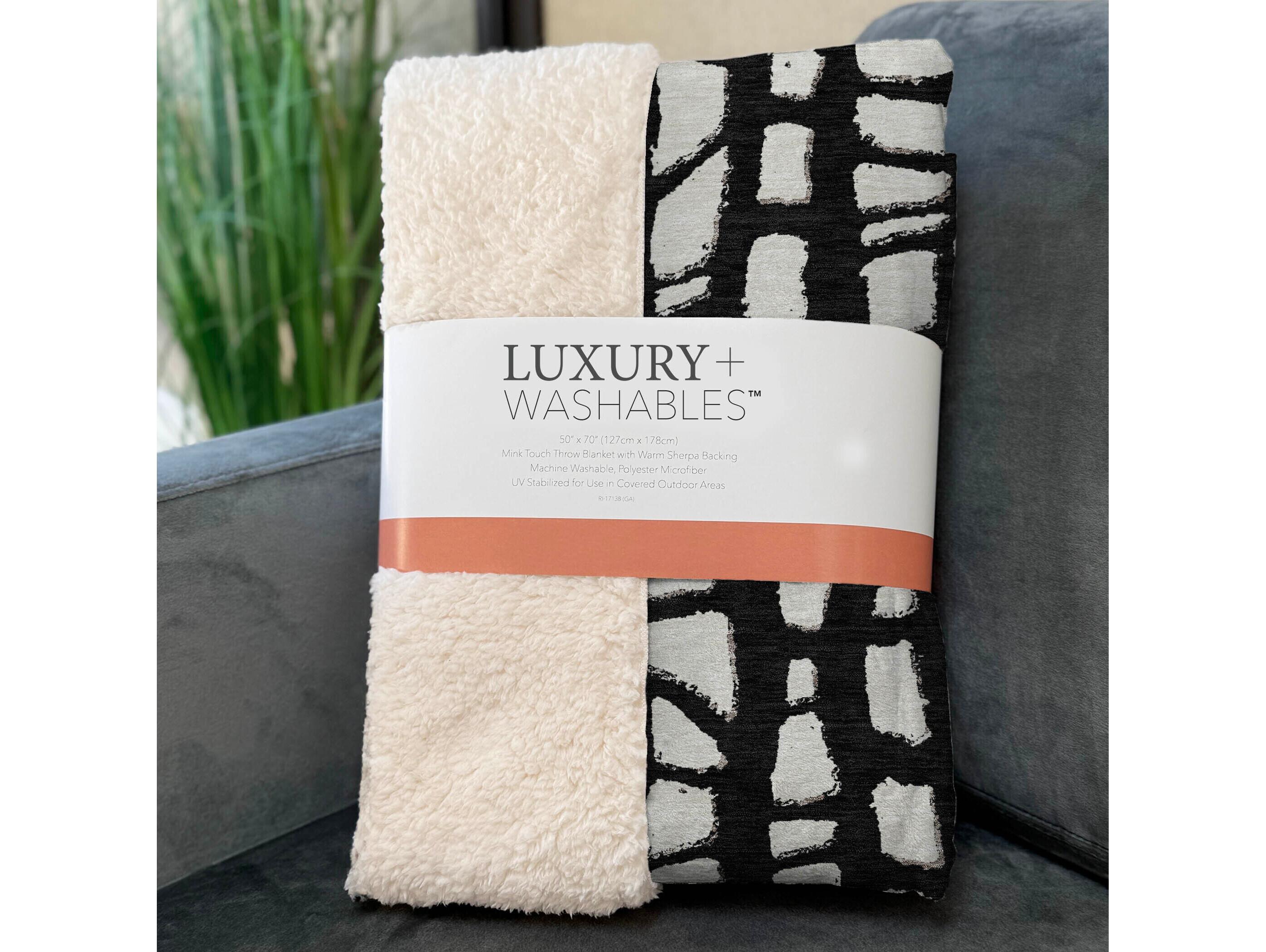 Dalyn Sherpa Black Polyester Throw