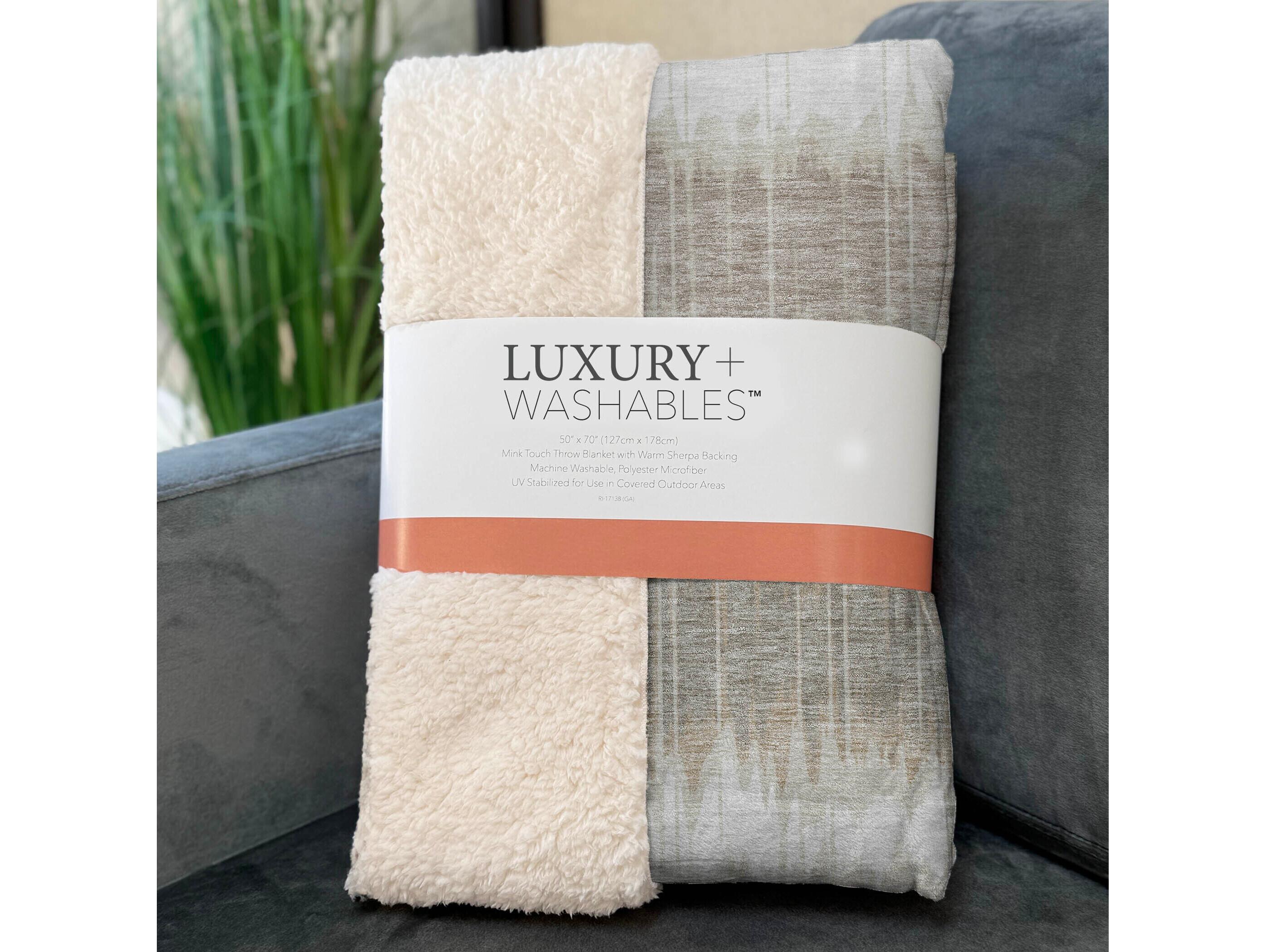 Dalyn Sherpa Ivory Polyester Throw