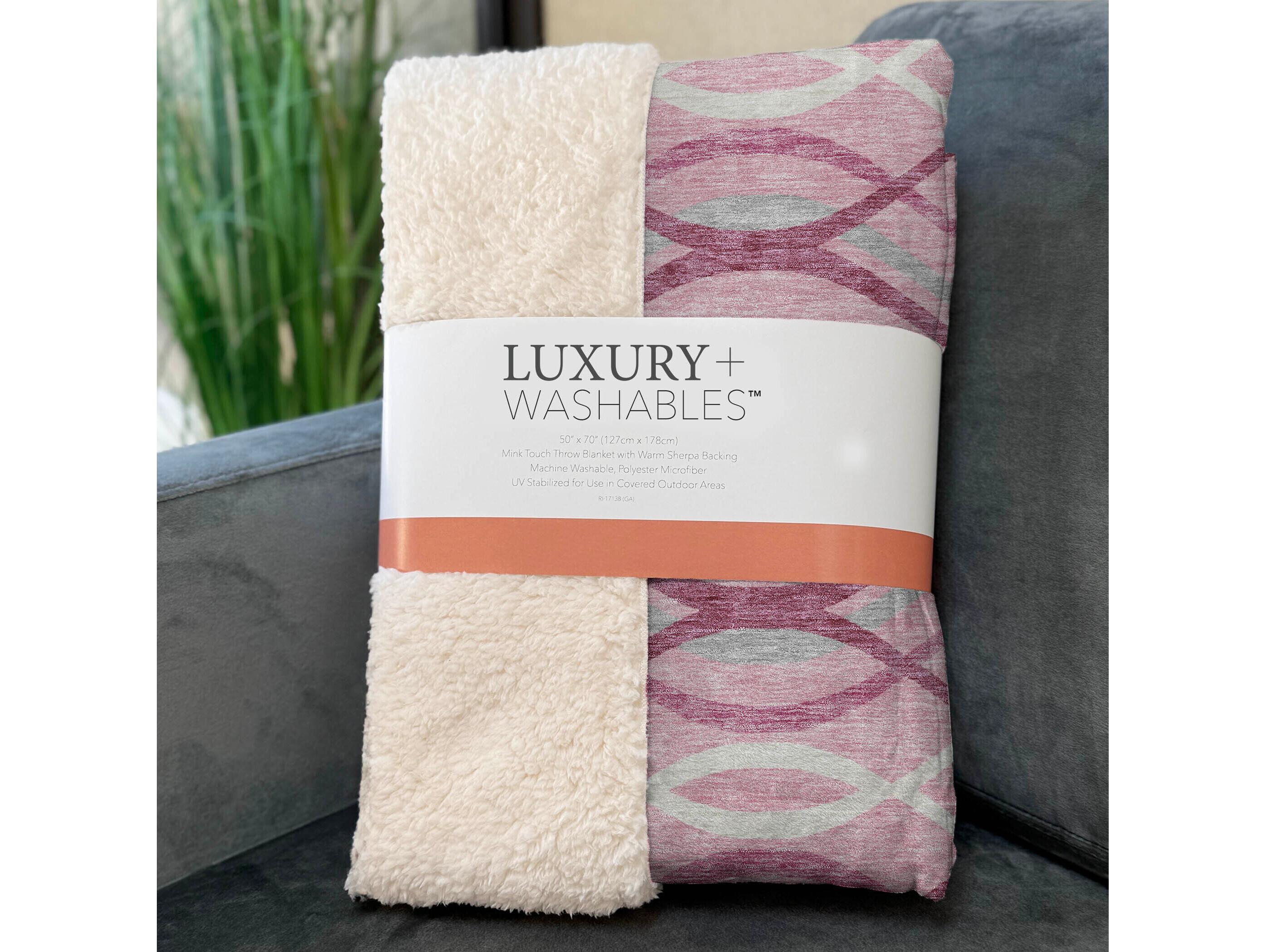 Dalyn Sherpa Pink Polyester Throw