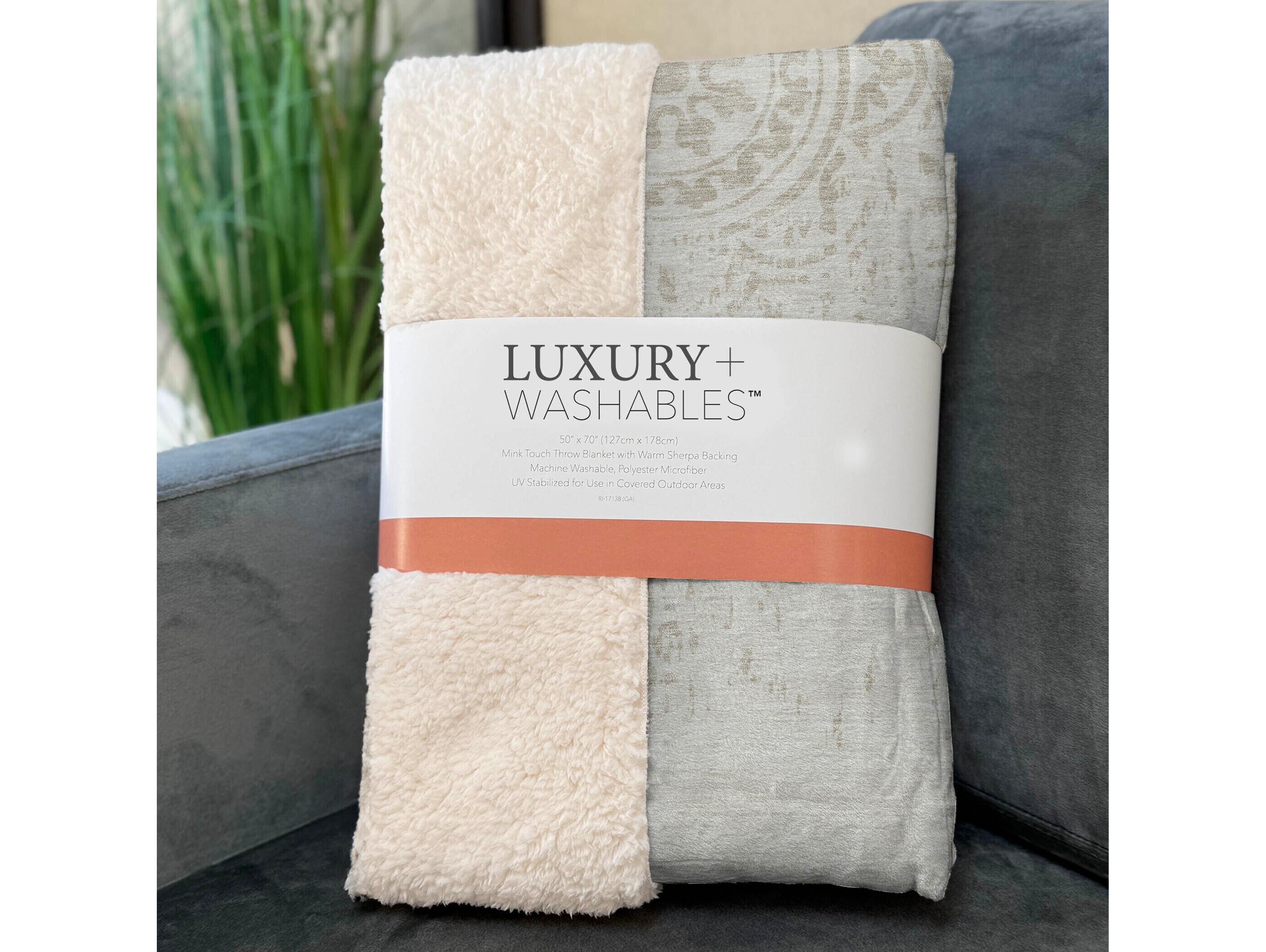 Dalyn Sherpa Ivory Polyester Throw