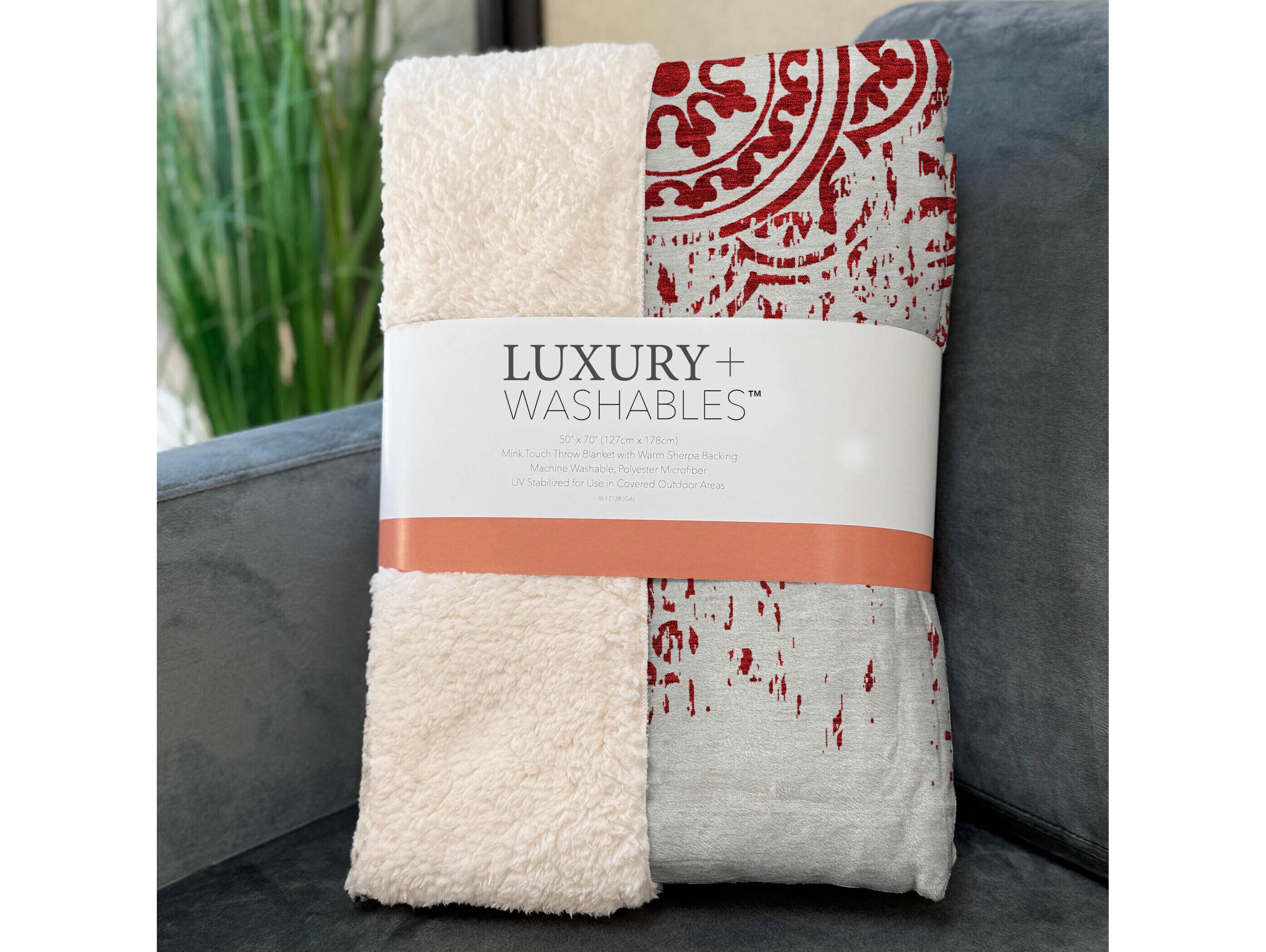 Dalyn Sherpa Red Polyester Throw