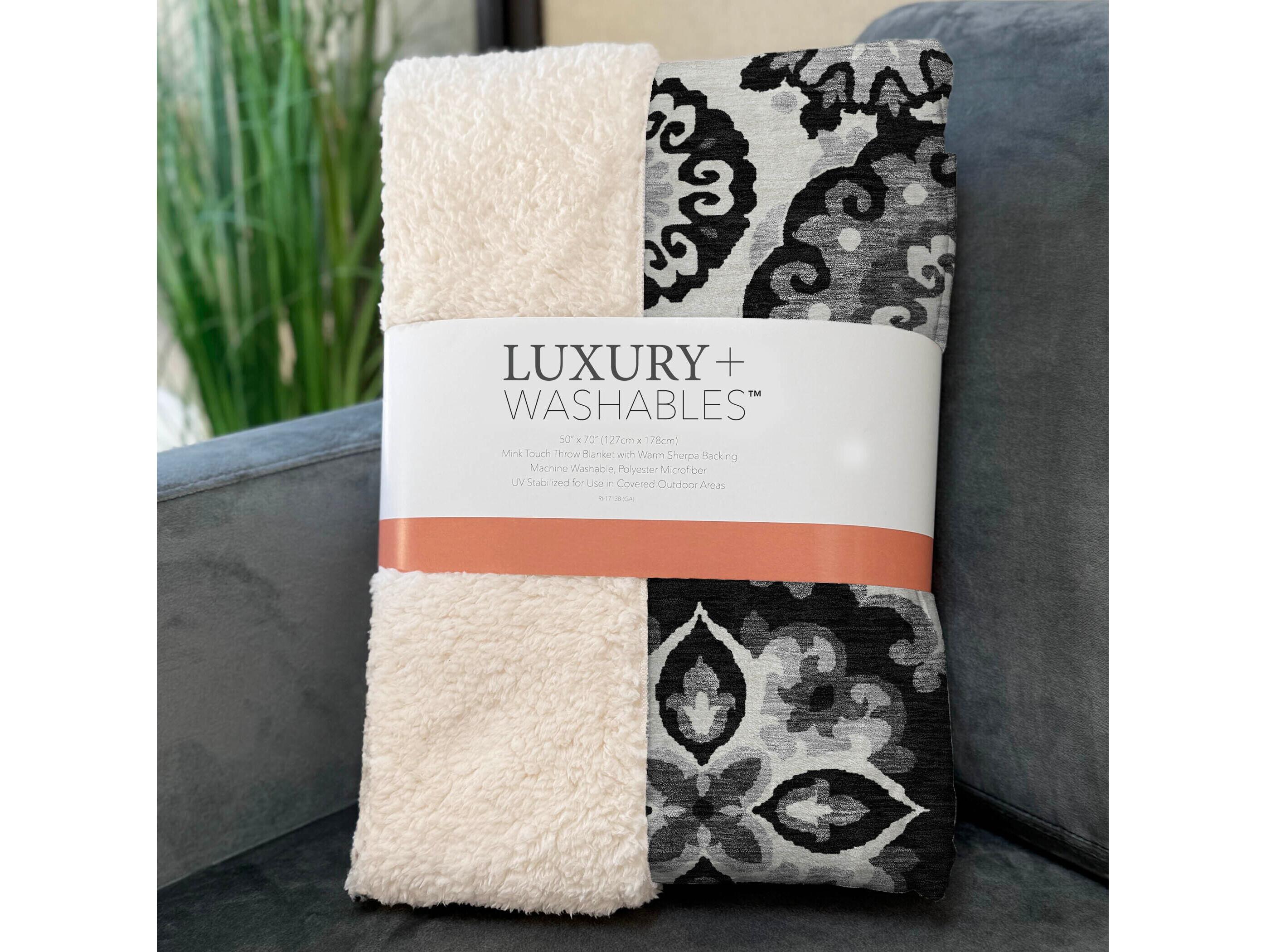 Dalyn Sherpa Black Polyester Throw