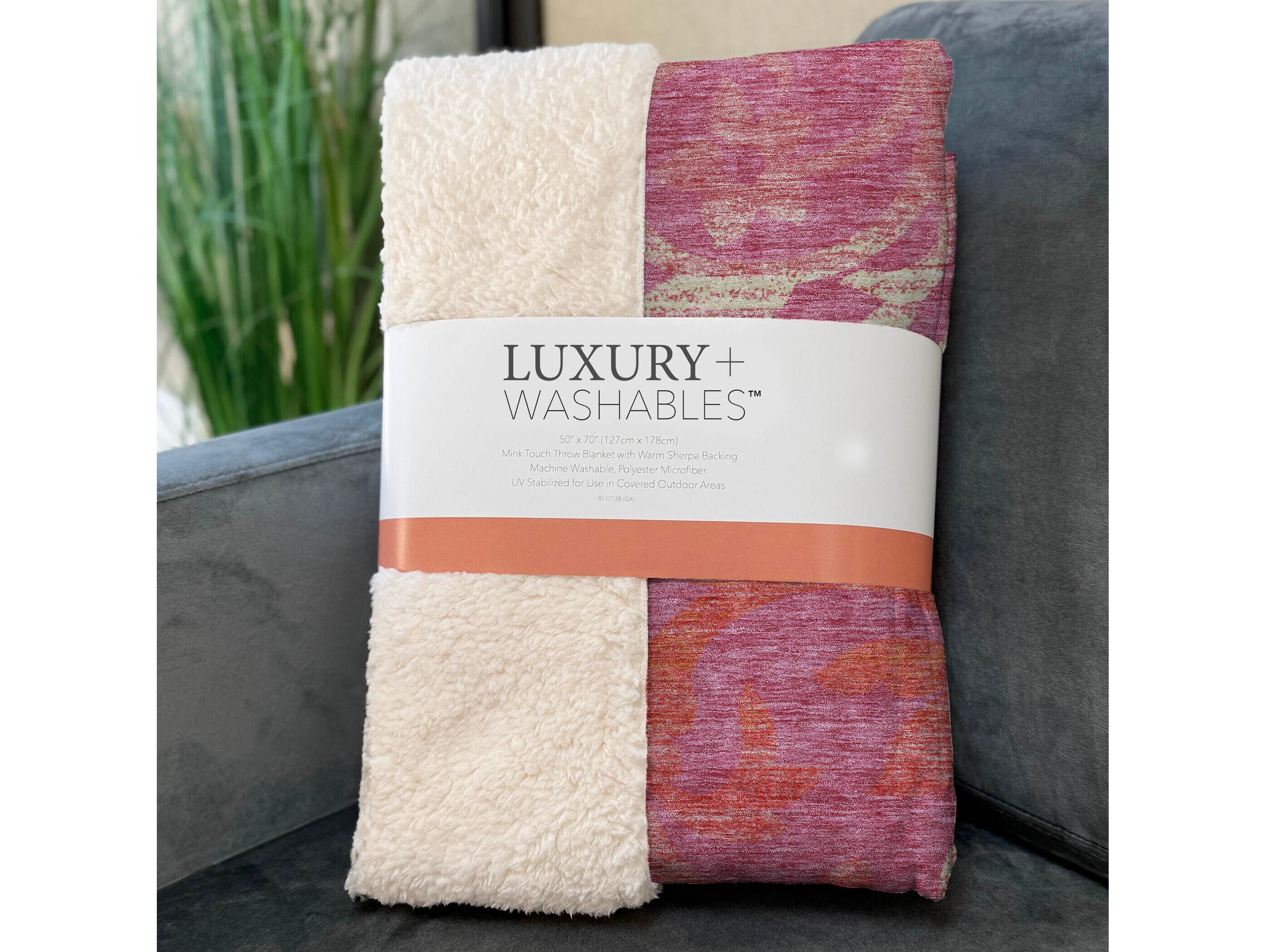 Dalyn Sherpa Pink Polyester Throw