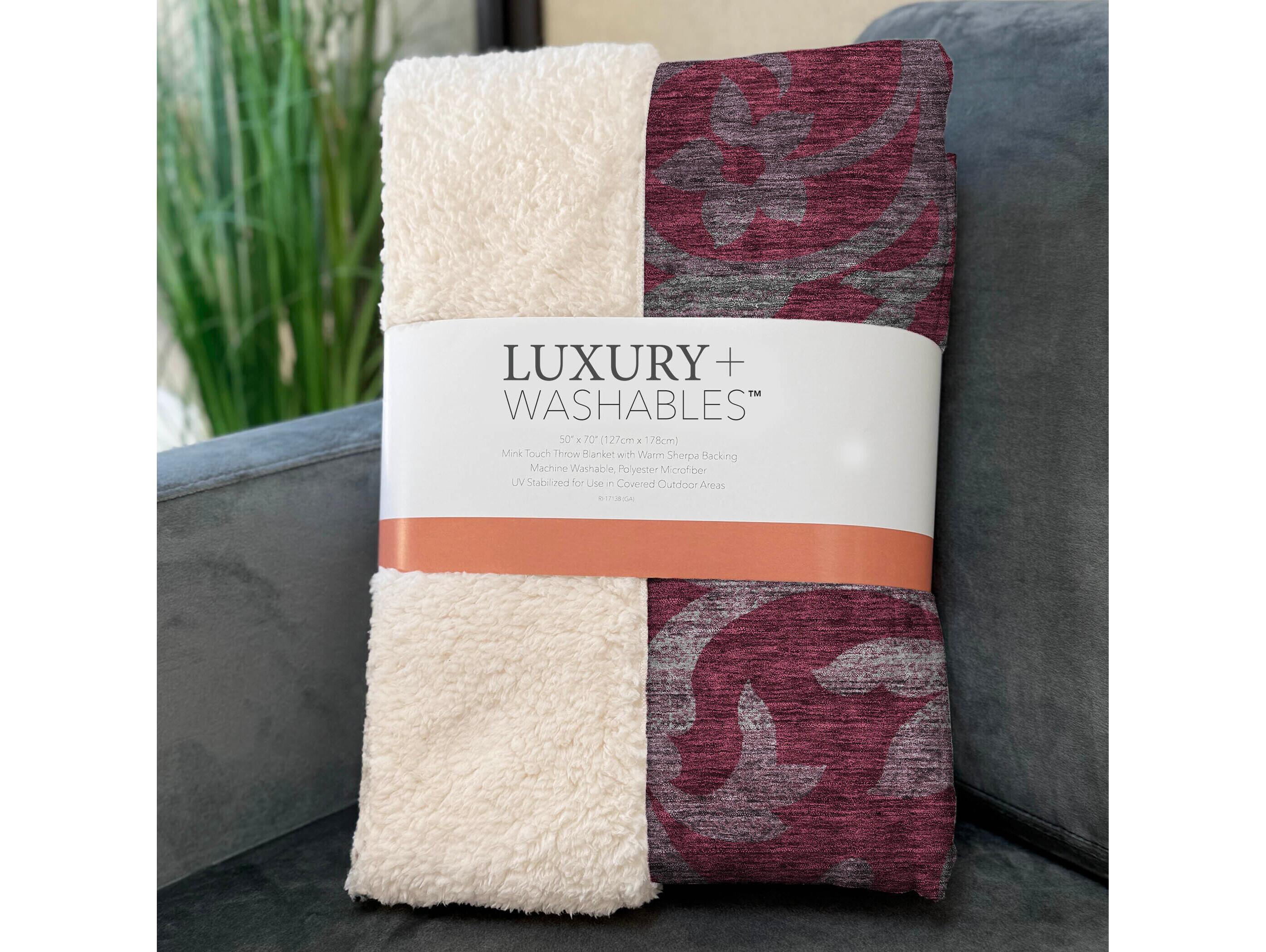 Dalyn Sherpa Red Polyester Throw
