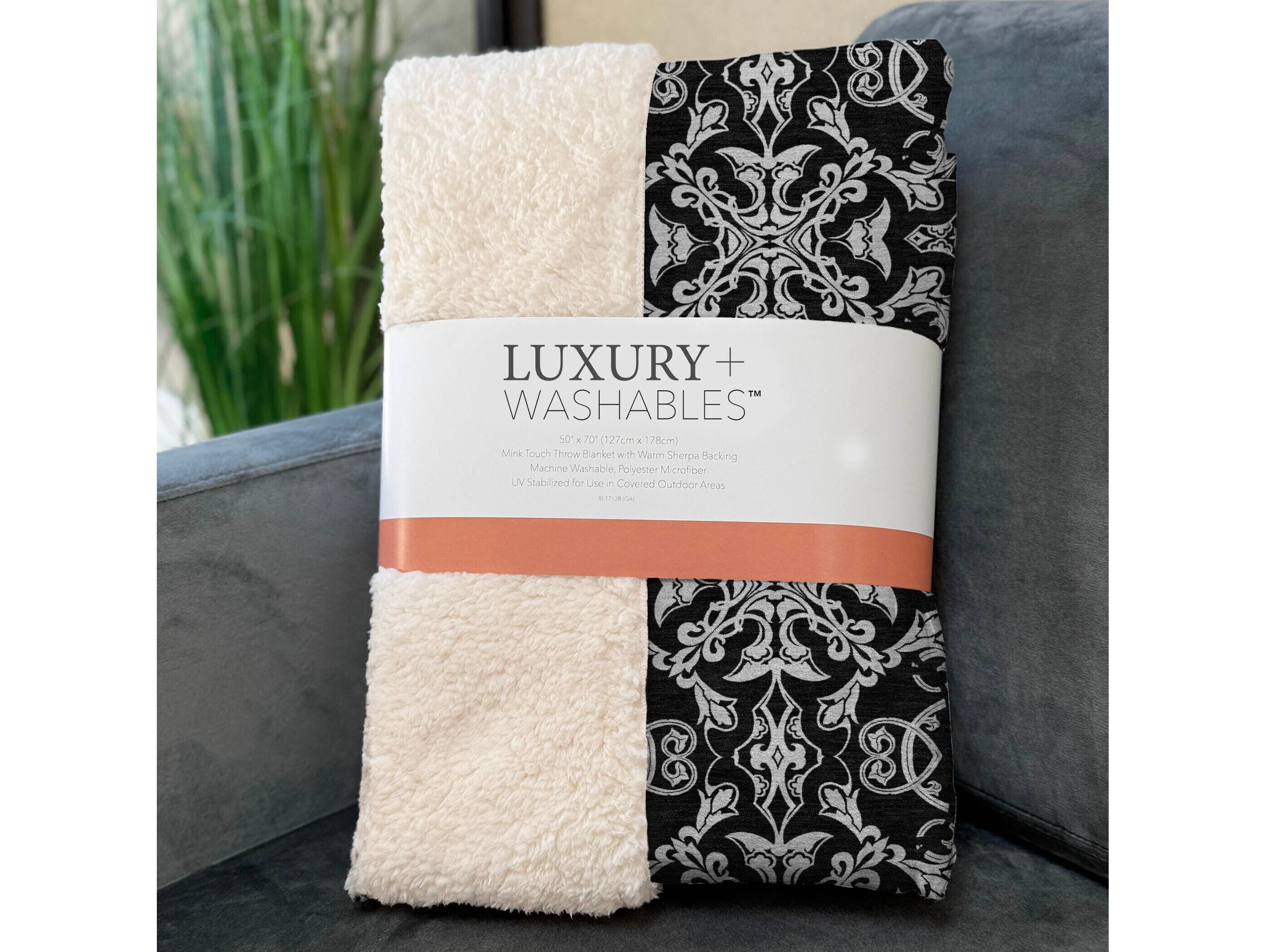 Dalyn Sherpa Ivory Polyester Throw