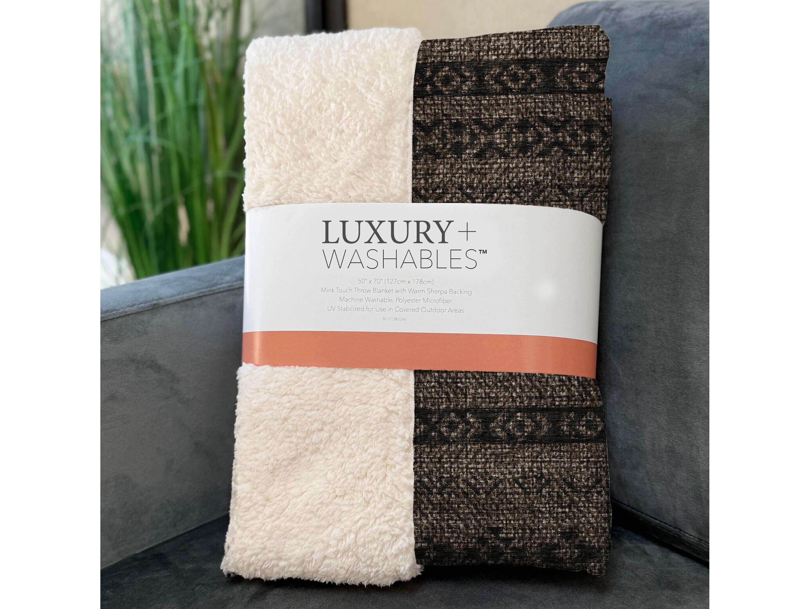 Dalyn Sherpa Brown Polyester Throw