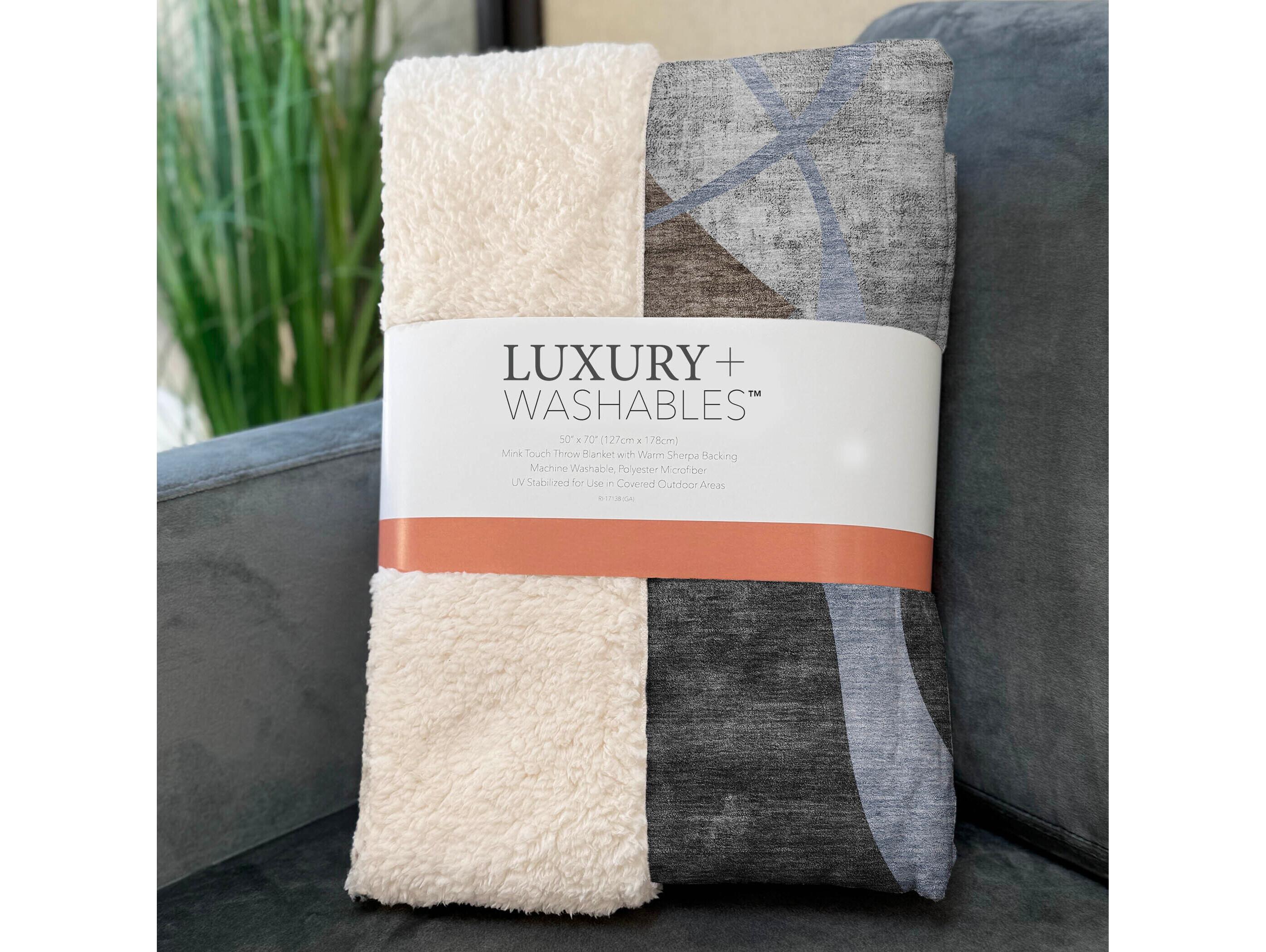 Dalyn Sherpa Brown Polyester Throw