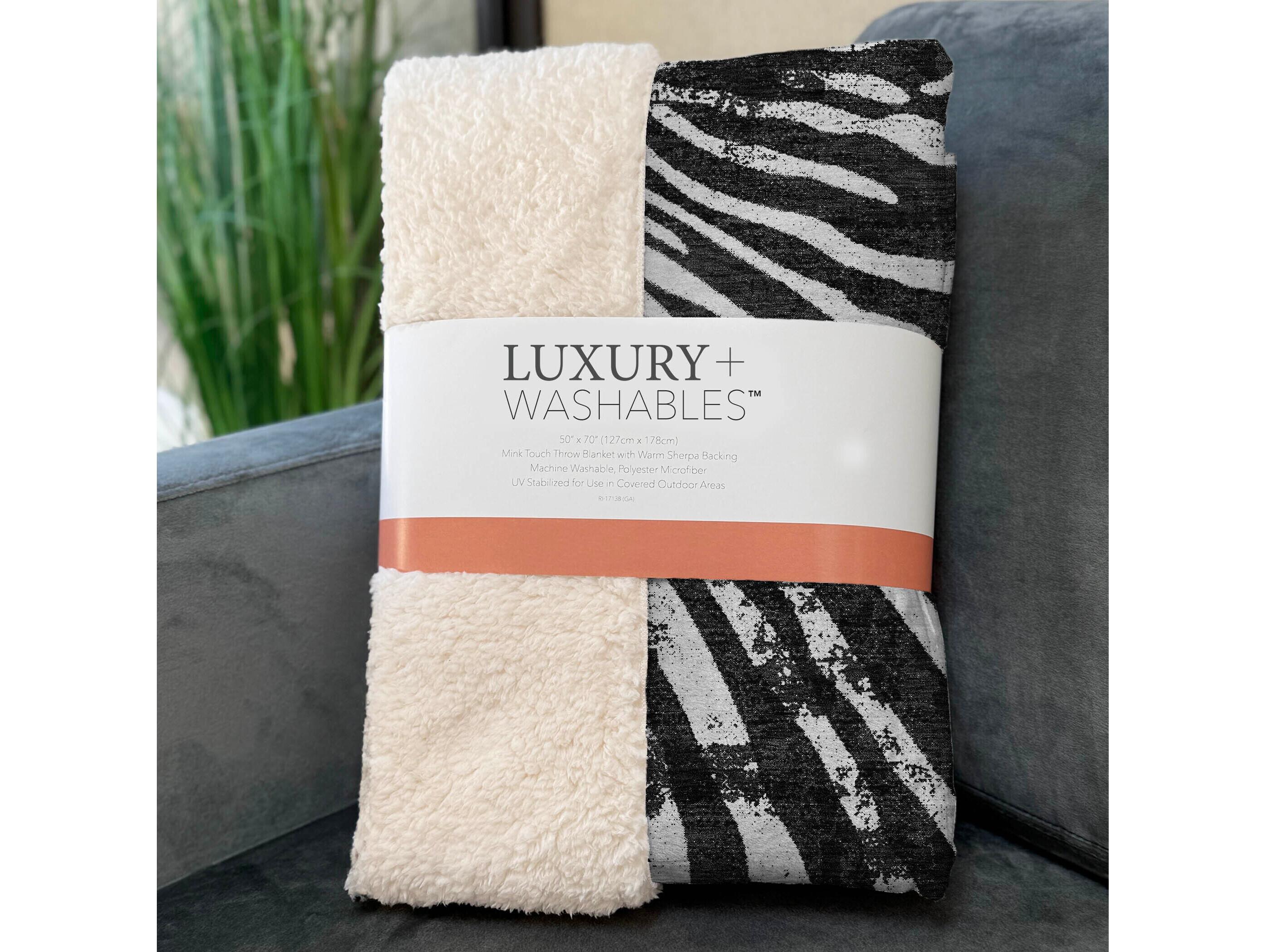 Dalyn Sherpa Black Polyester Throw