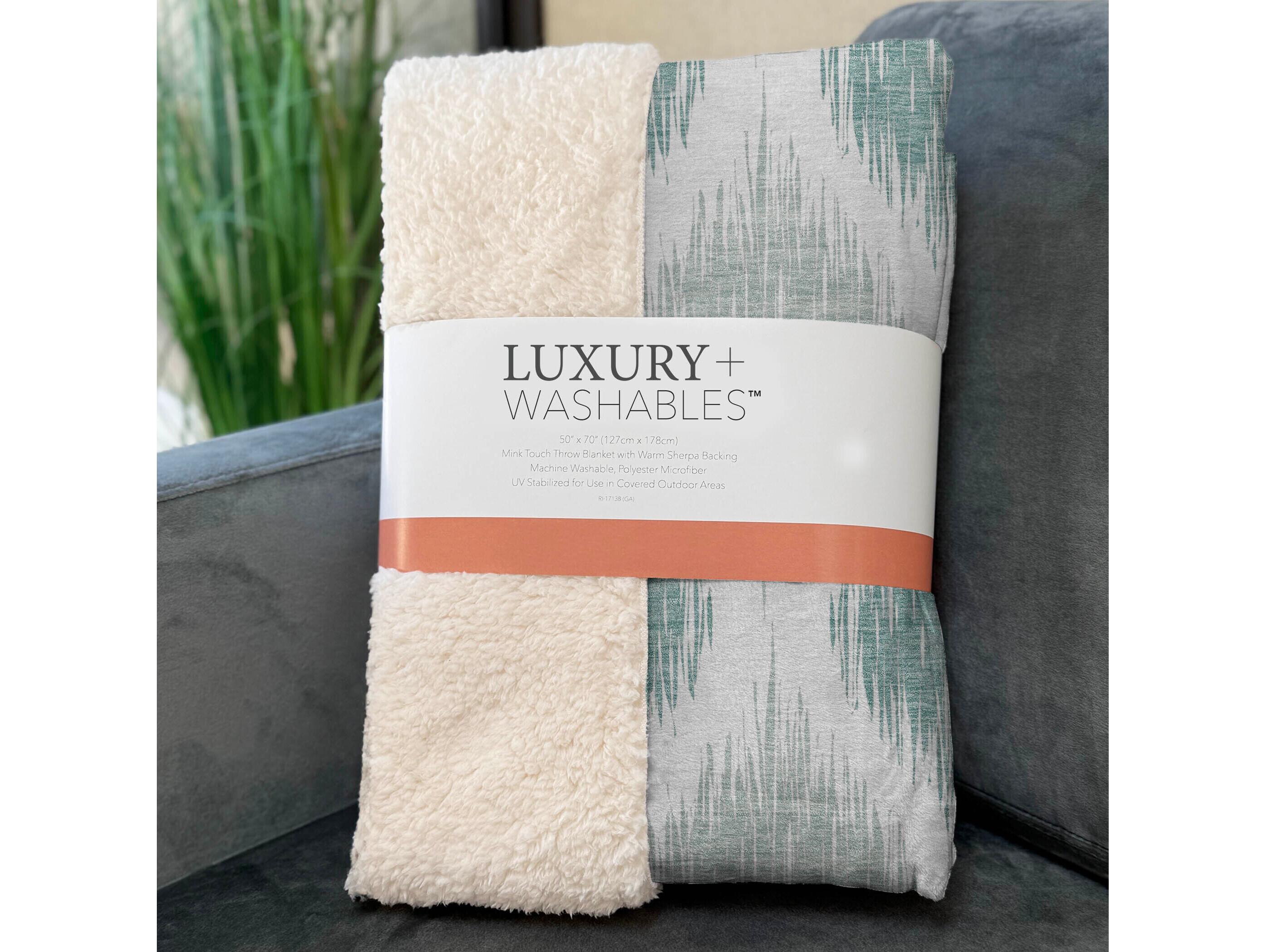 Dalyn Sherpa Teal Polyester Throw