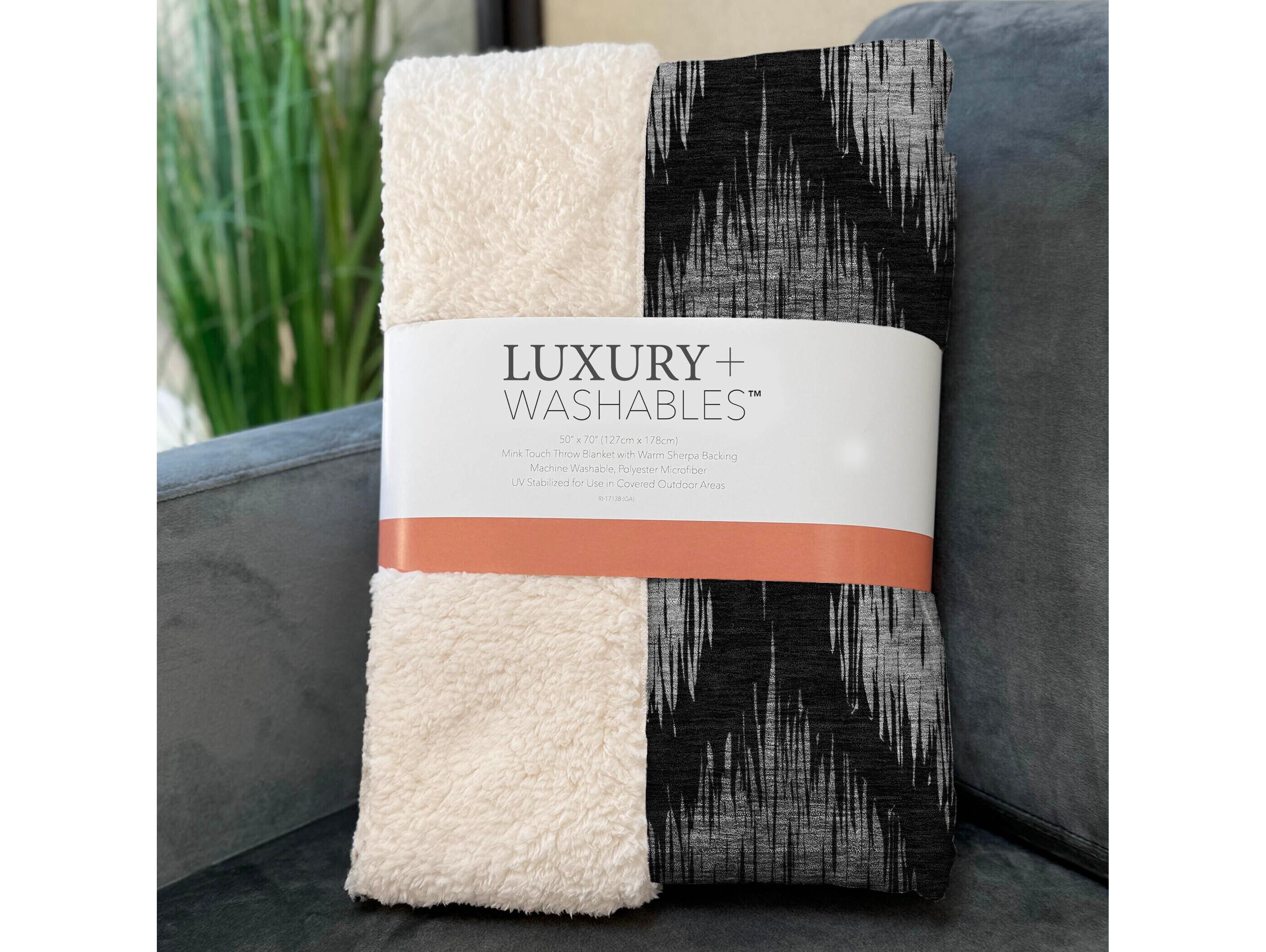 Dalyn Sherpa Black Polyester Throw