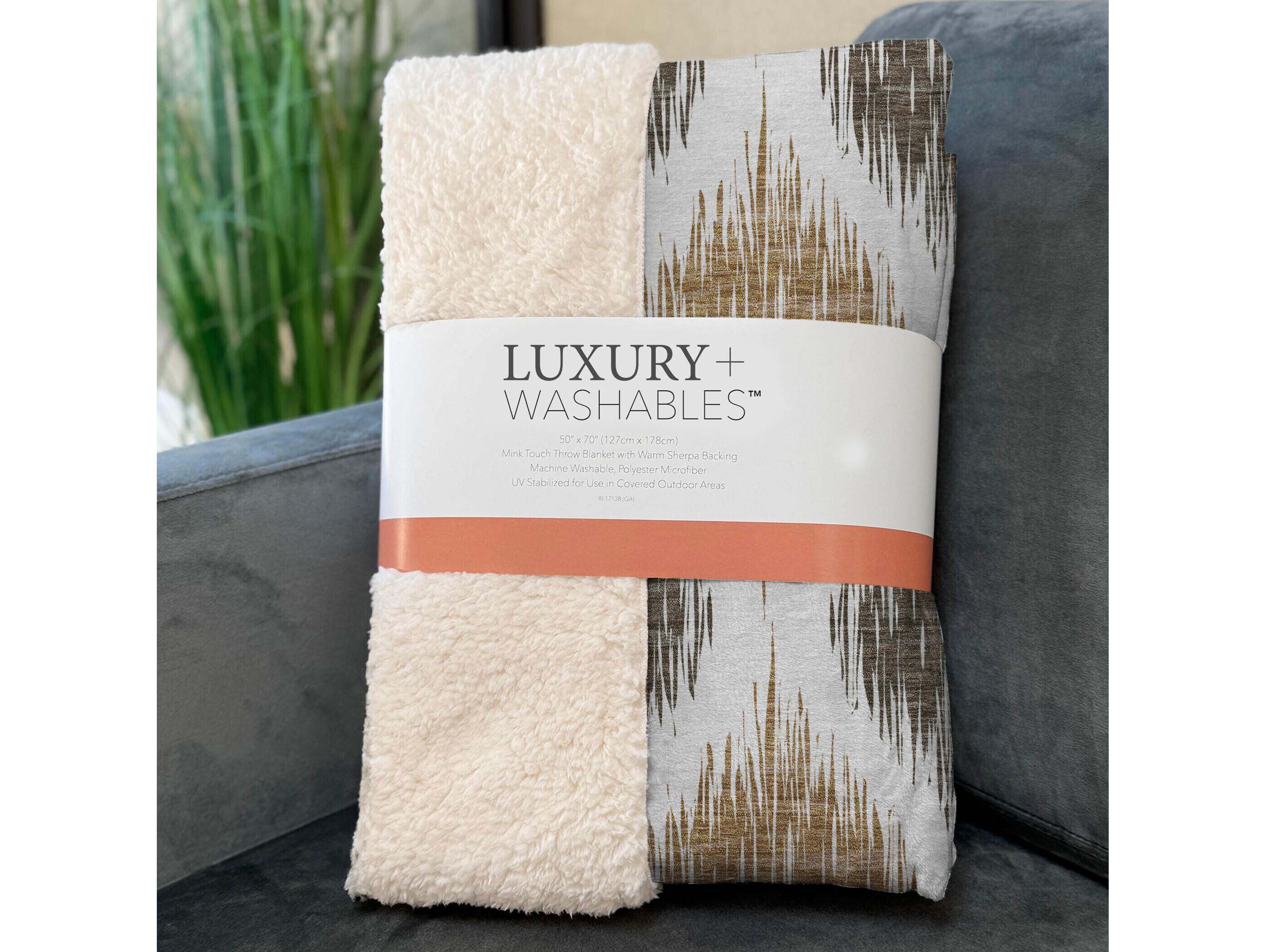 Dalyn Sherpa Brown Polyester Throw