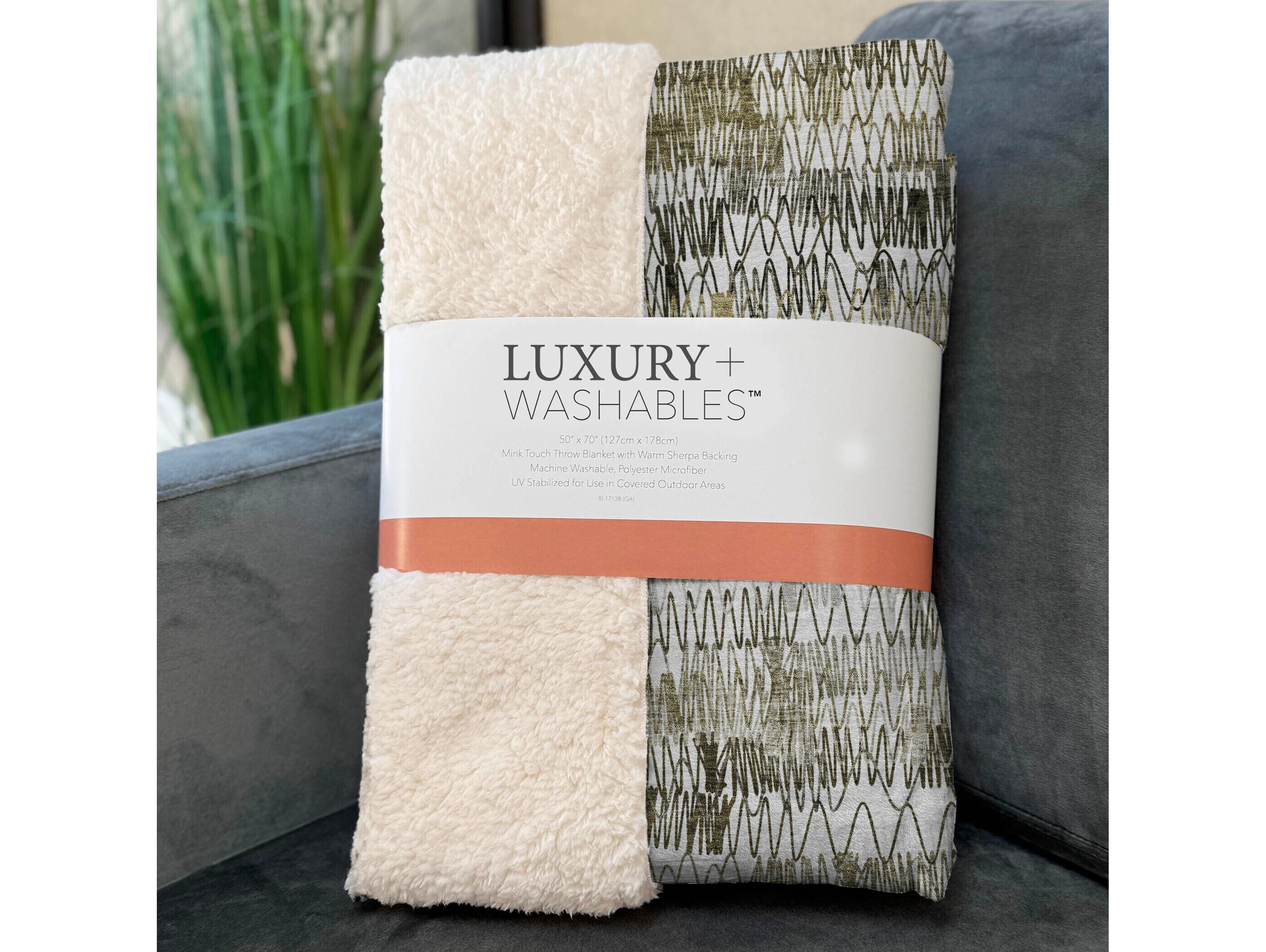 Dalyn Sherpa Brown Polyester Throw