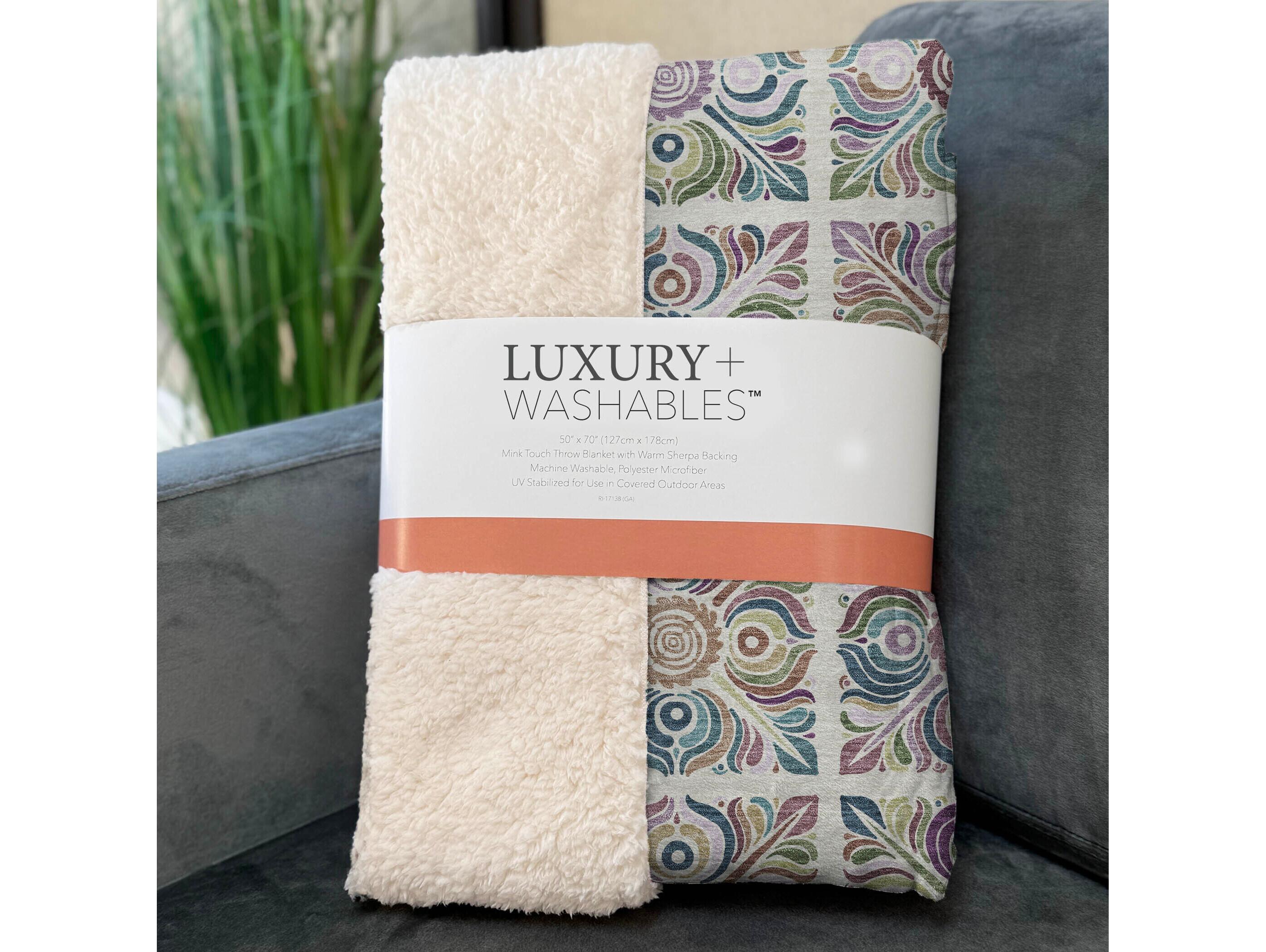 Dalyn Sherpa Ivory Polyester Throw