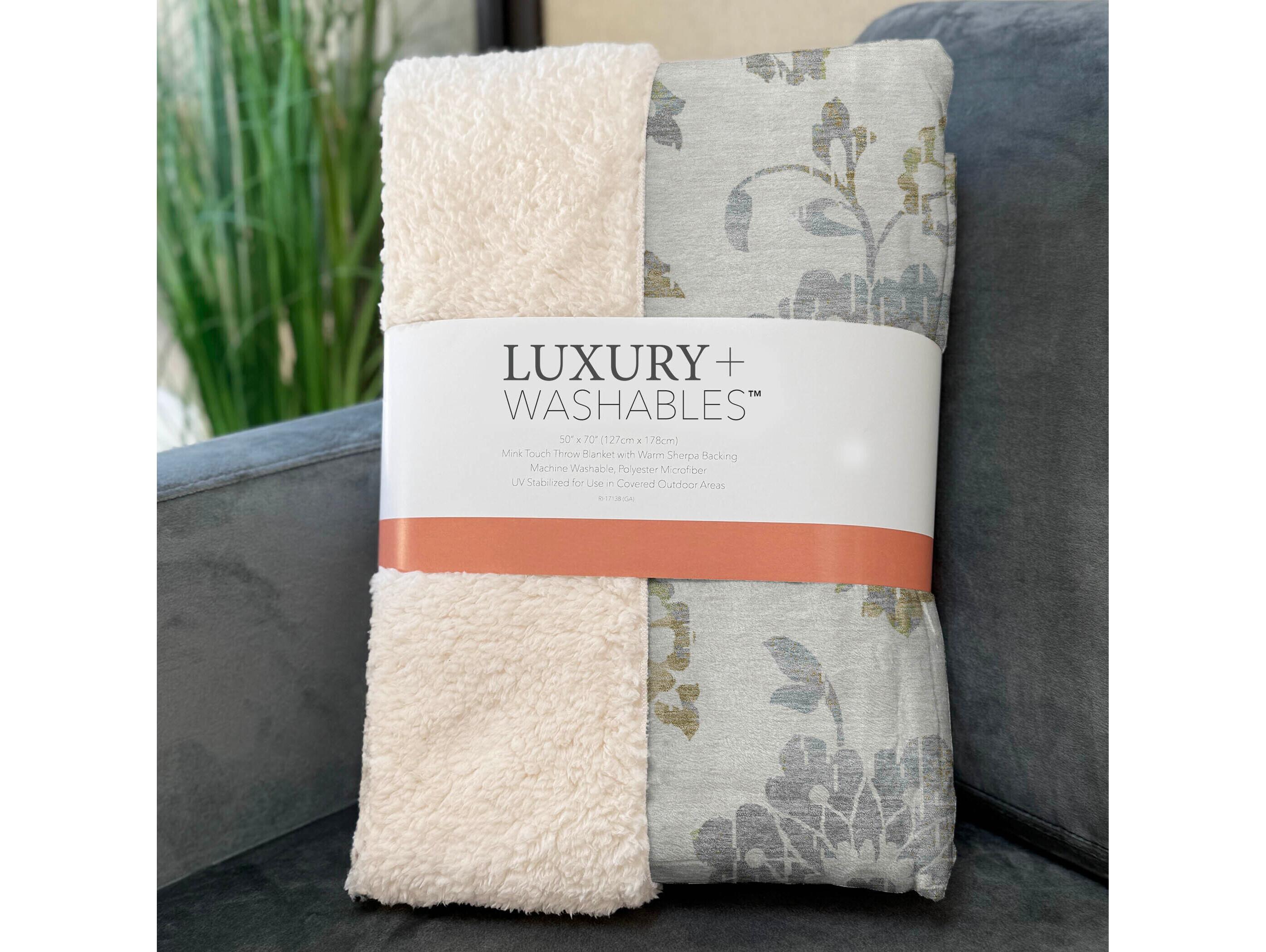 Dalyn Sherpa Ivory Polyester Throw