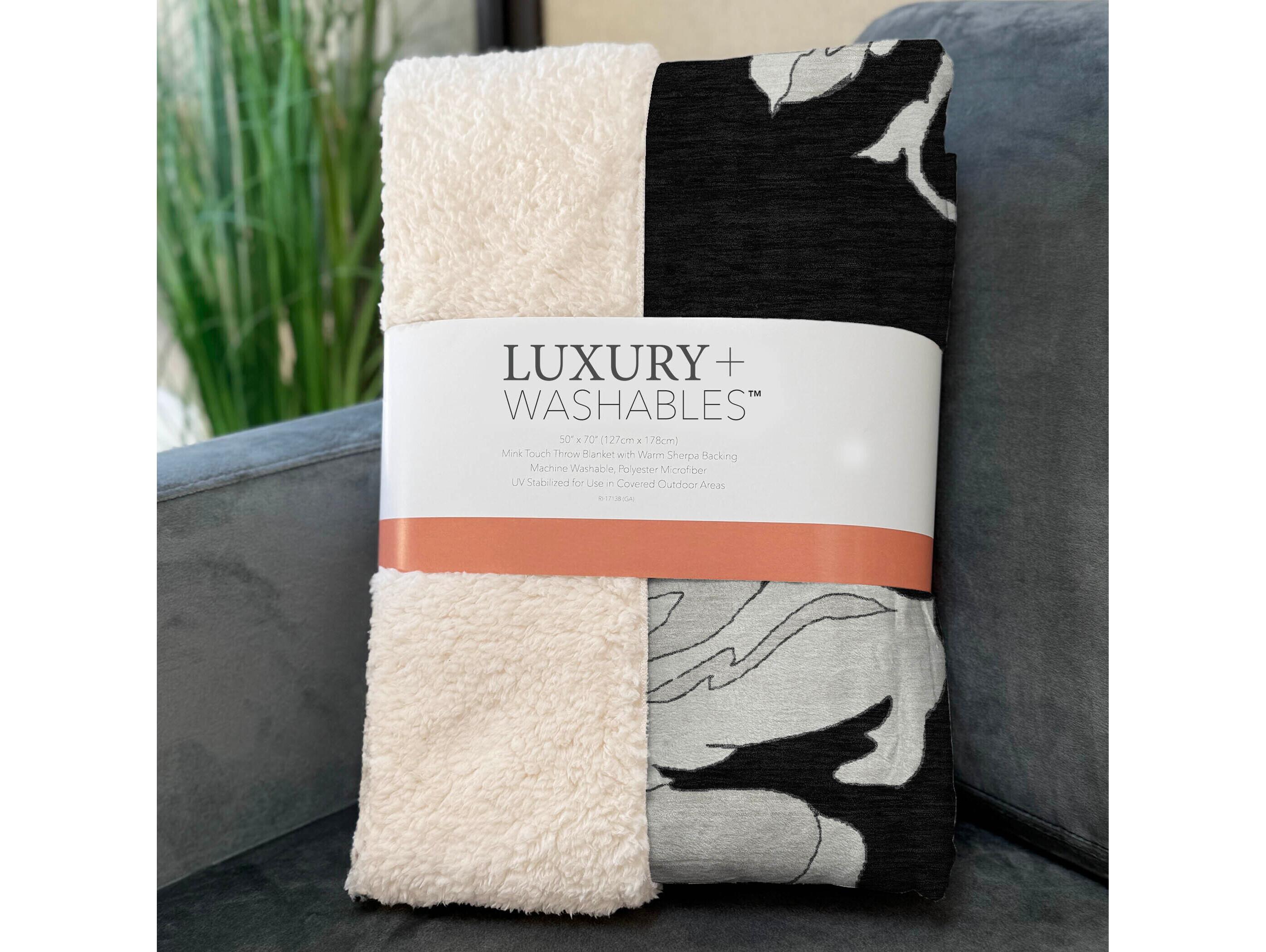 Dalyn Sherpa Black Polyester Throw