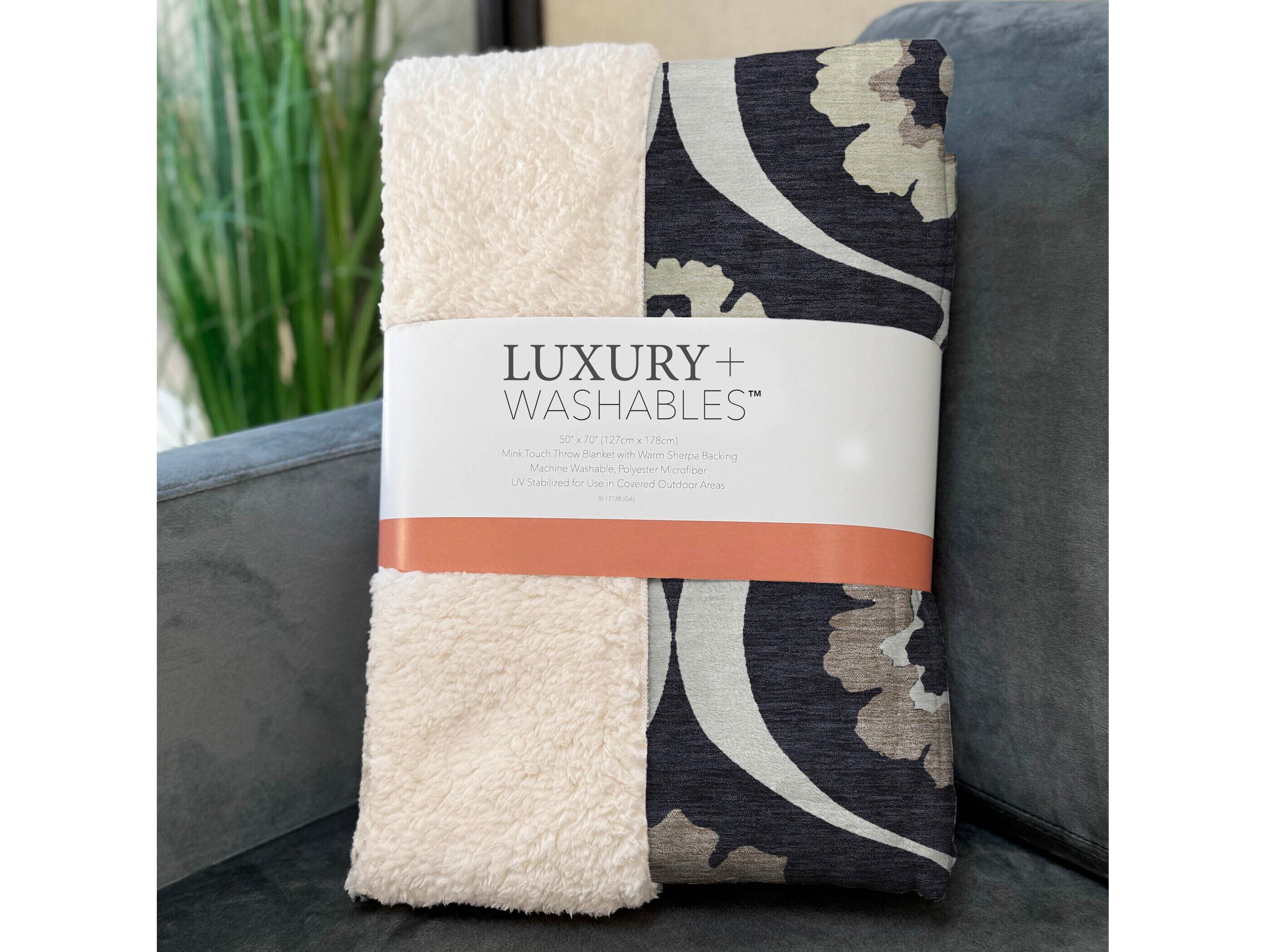 Dalyn Sherpa Black Polyester Throw