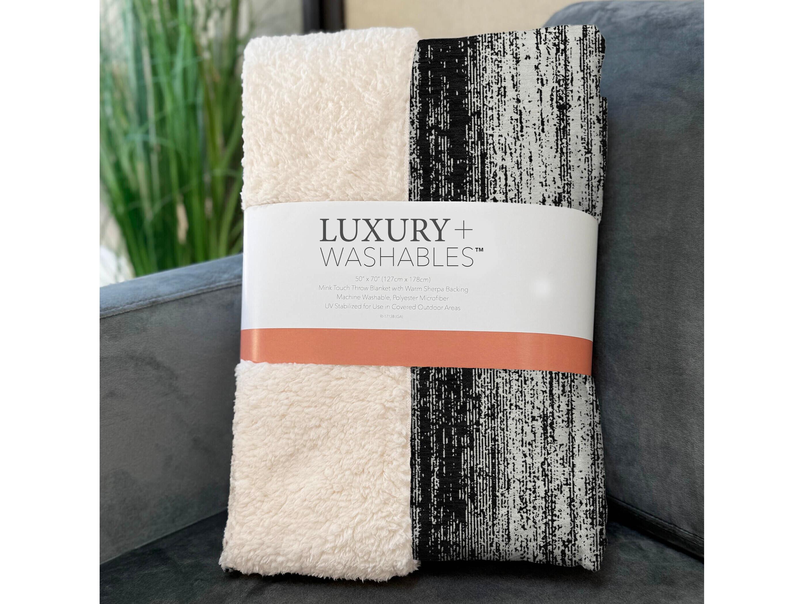 Dalyn Sherpa Black Polyester Throw