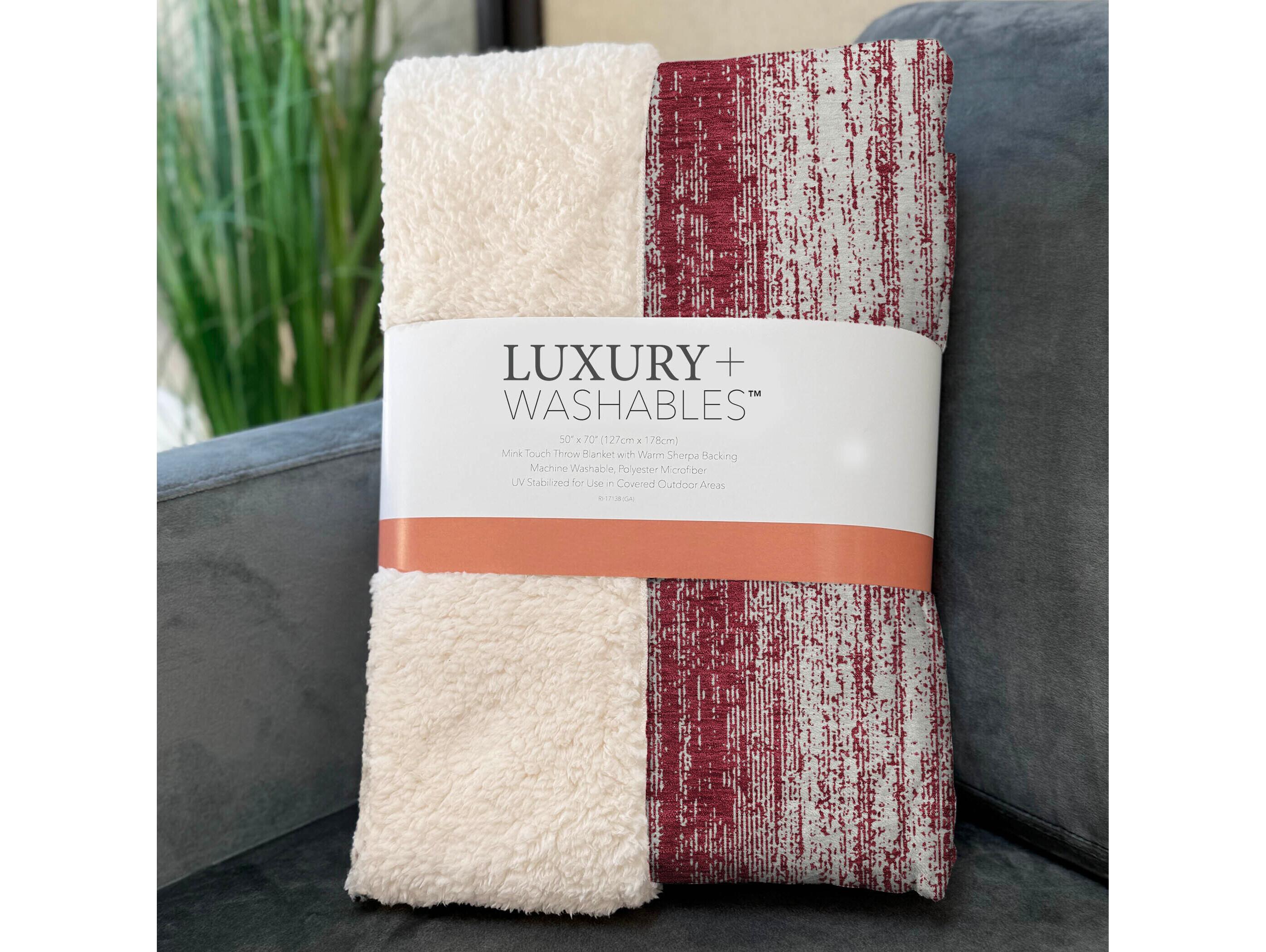 Dalyn Sherpa Red Polyester Throw