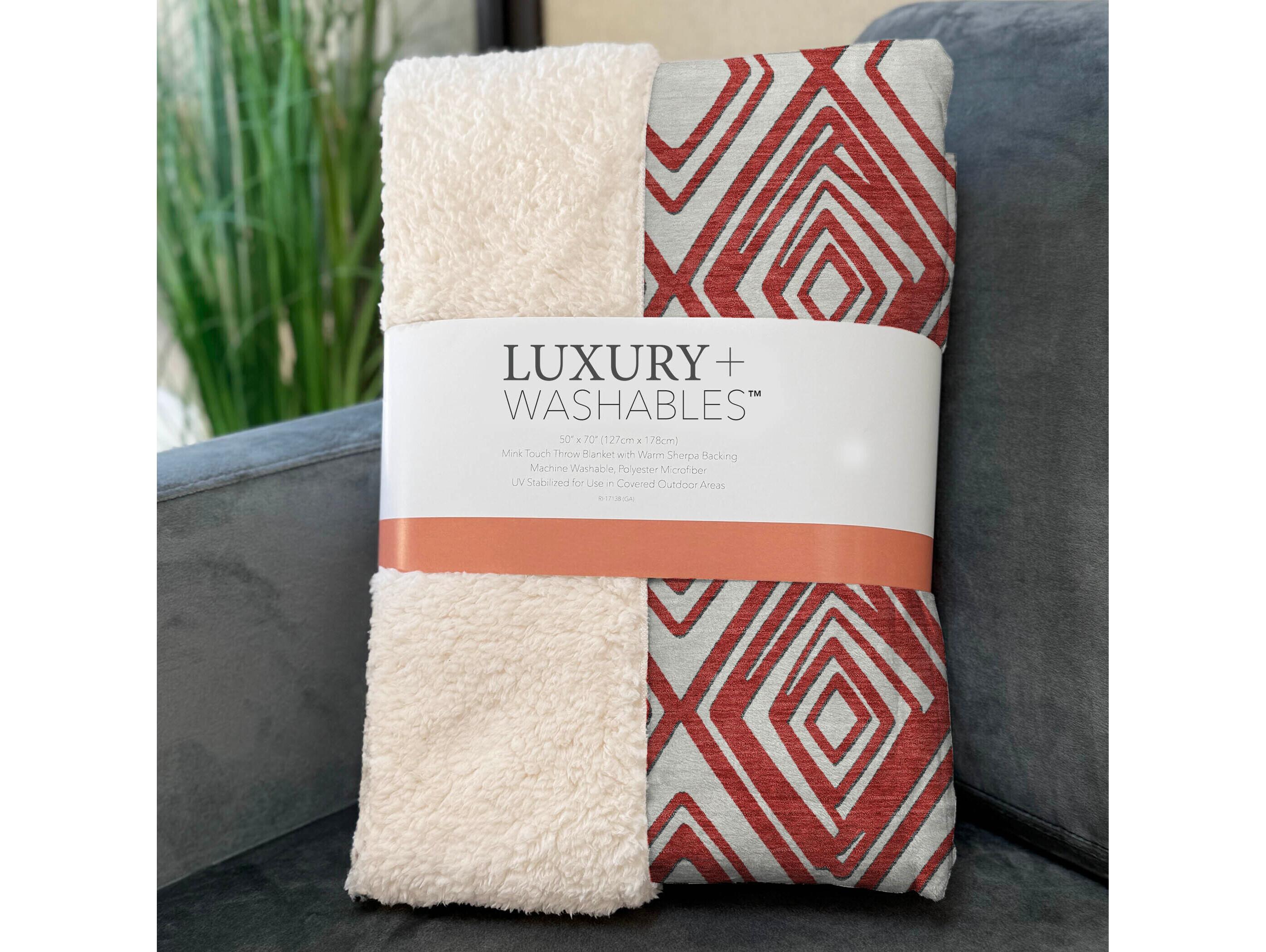 Dalyn Sherpa Red Polyester Throw