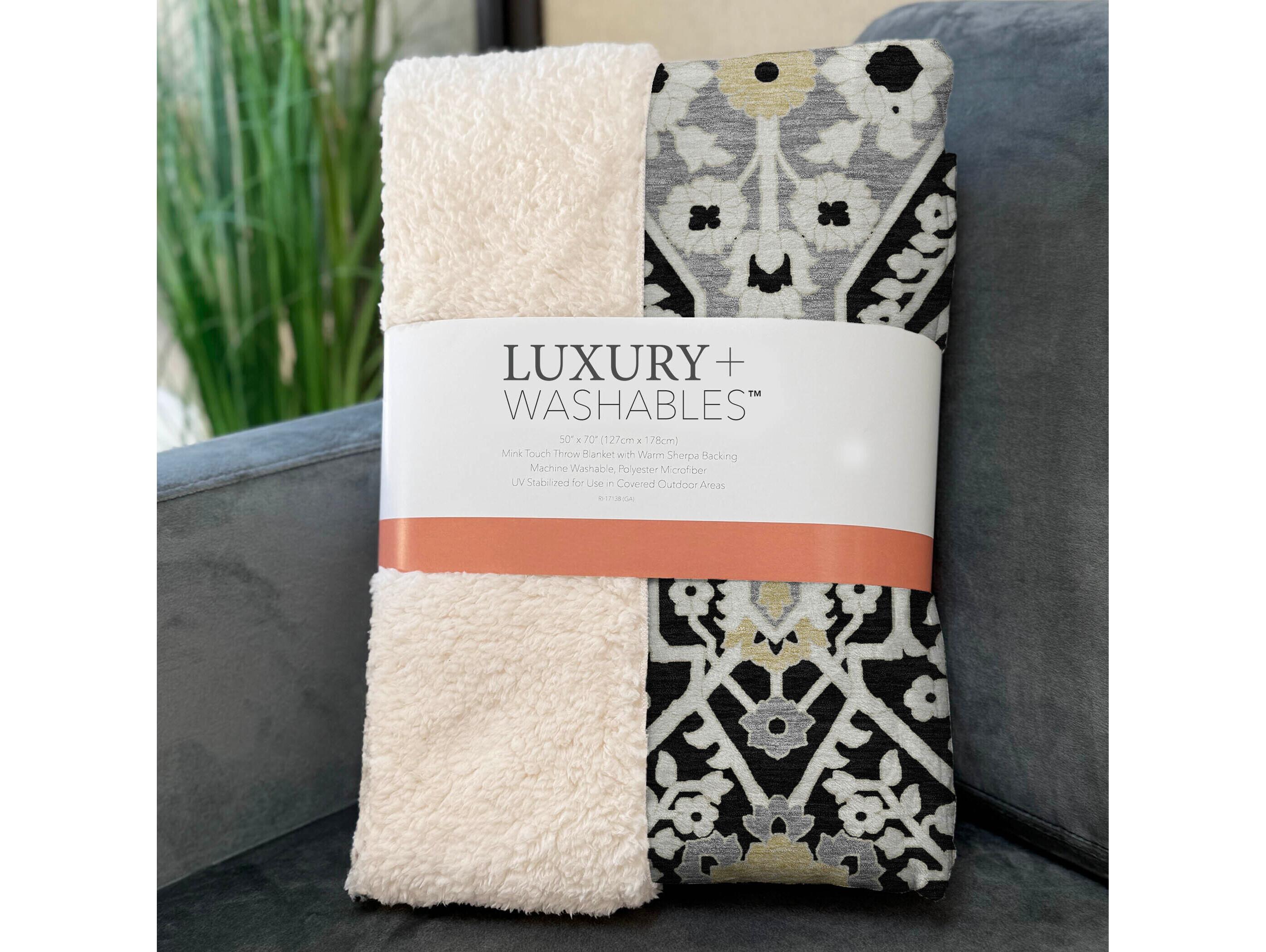 Dalyn Sherpa Black Polyester Throw