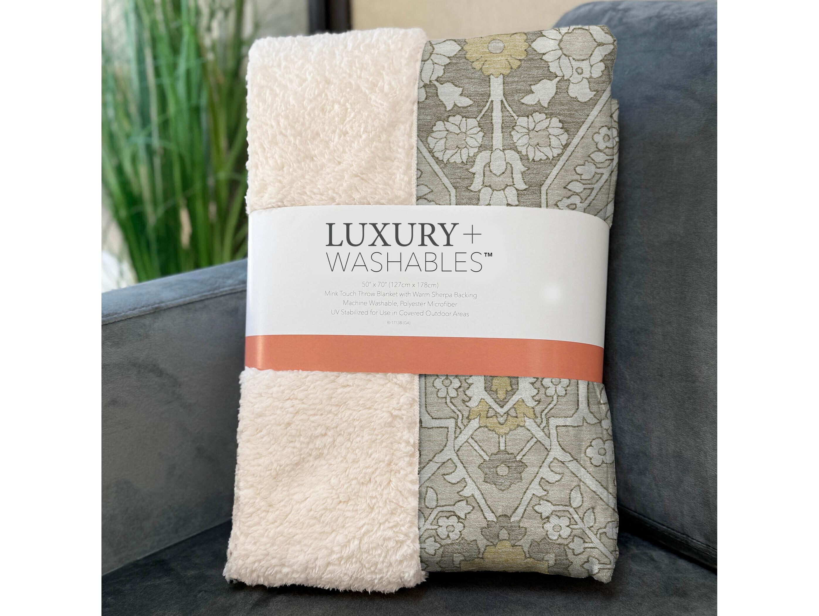 Dalyn Sherpa Ivory Polyester Throw