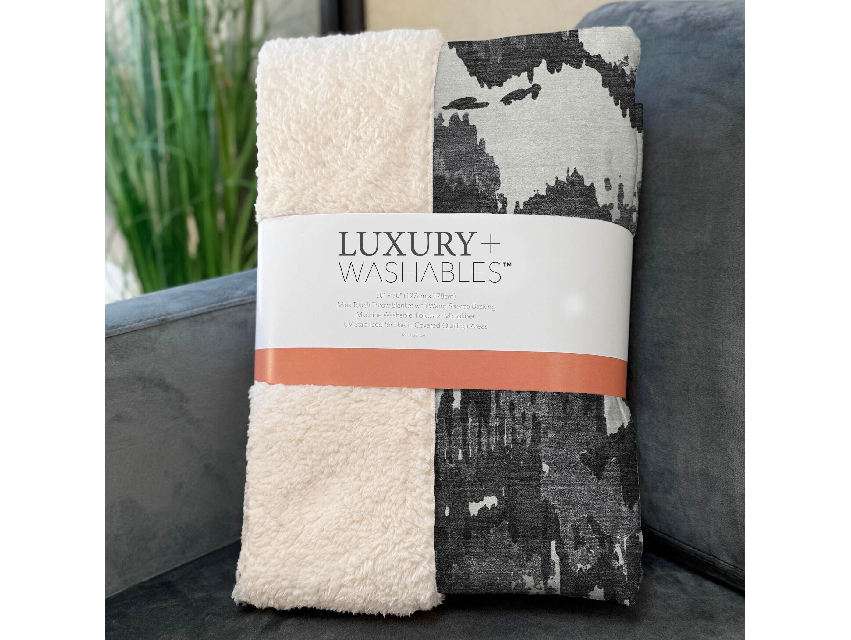 Dalyn Sherpa Black Polyester Throw