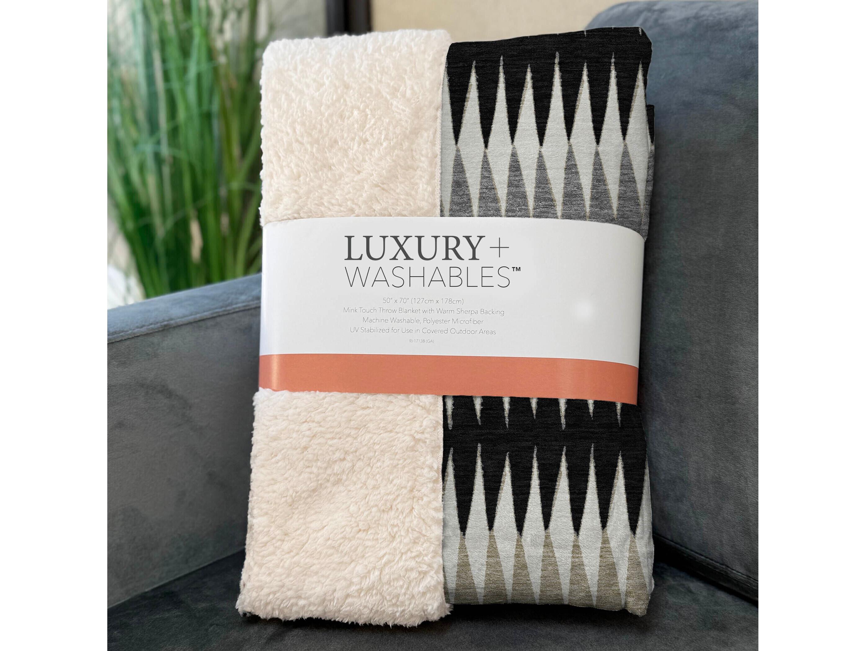 Dalyn Sherpa Black Polyester Throw