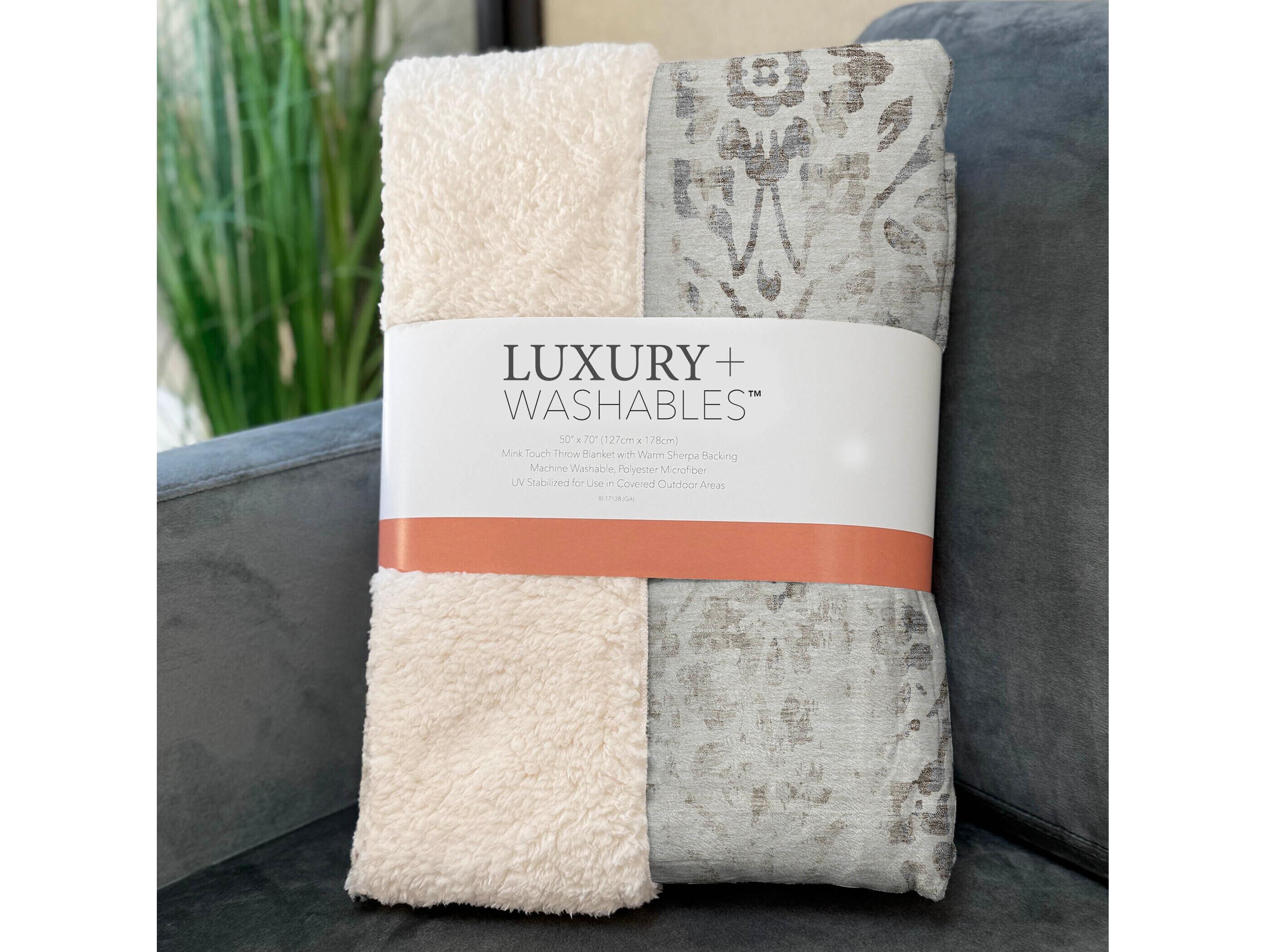 Dalyn Sherpa Ivory Polyester Throw