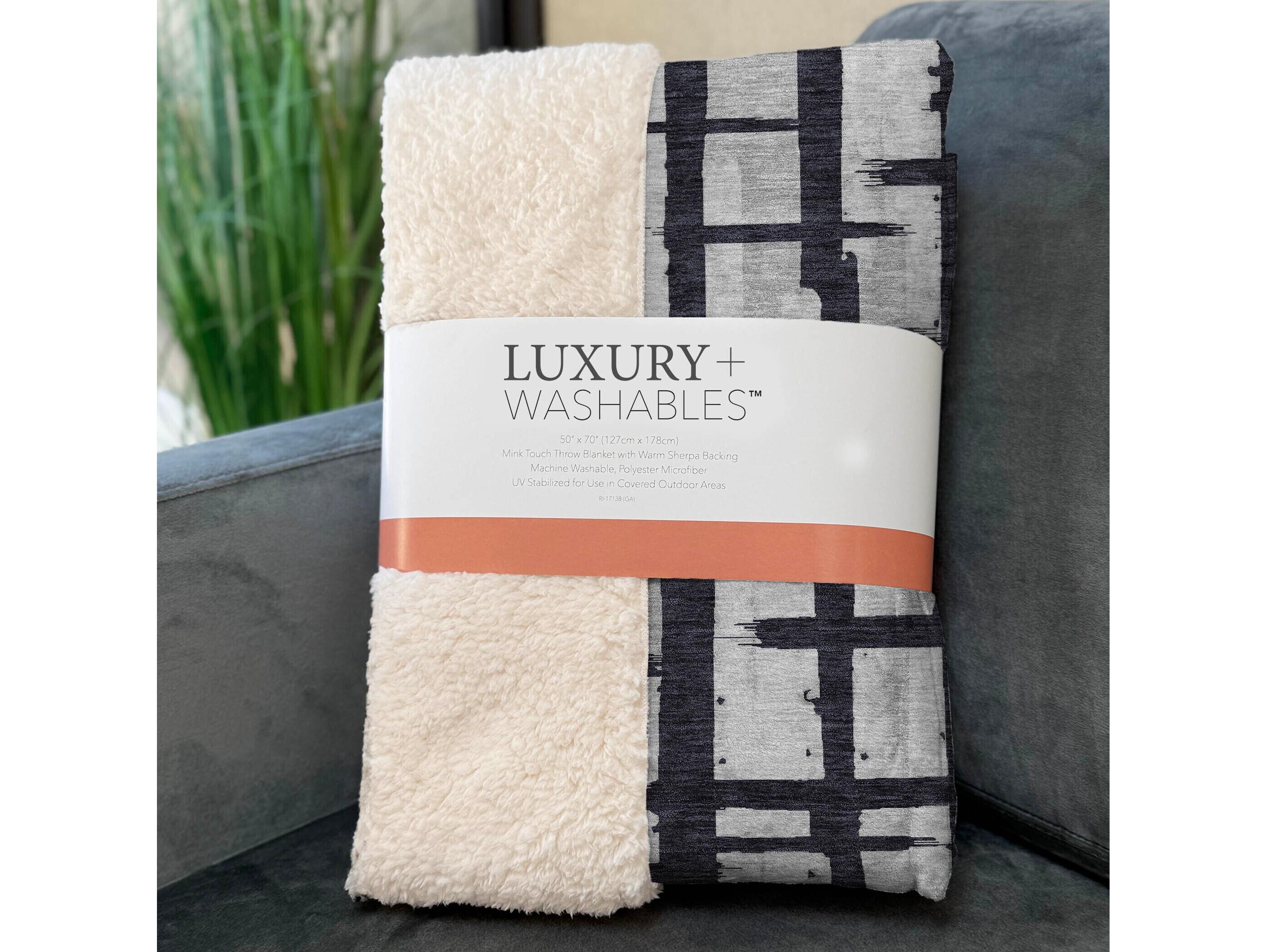 Dalyn Sherpa Black Polyester Throw