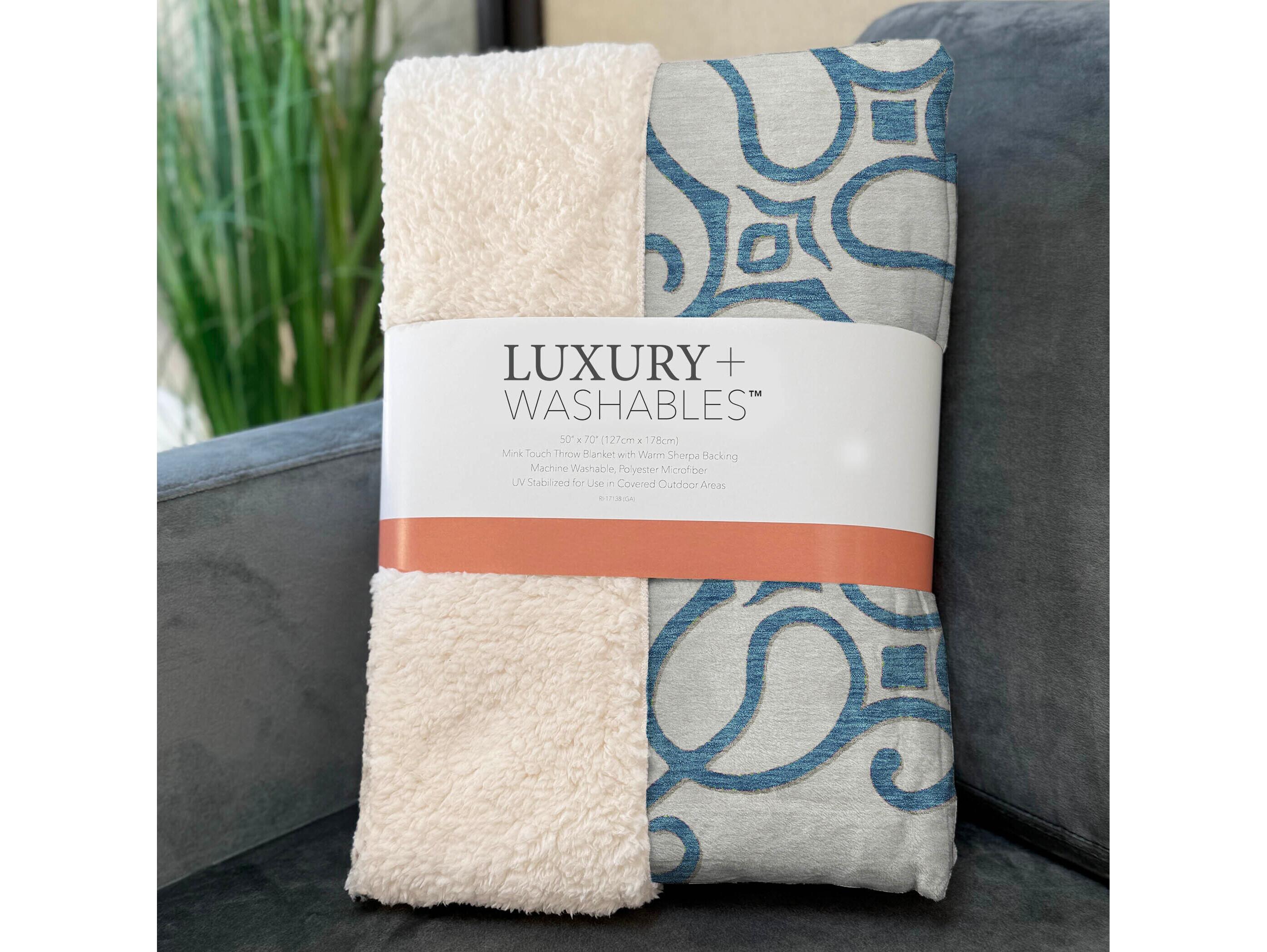 Dalyn Sherpa Ivory Polyester Throw