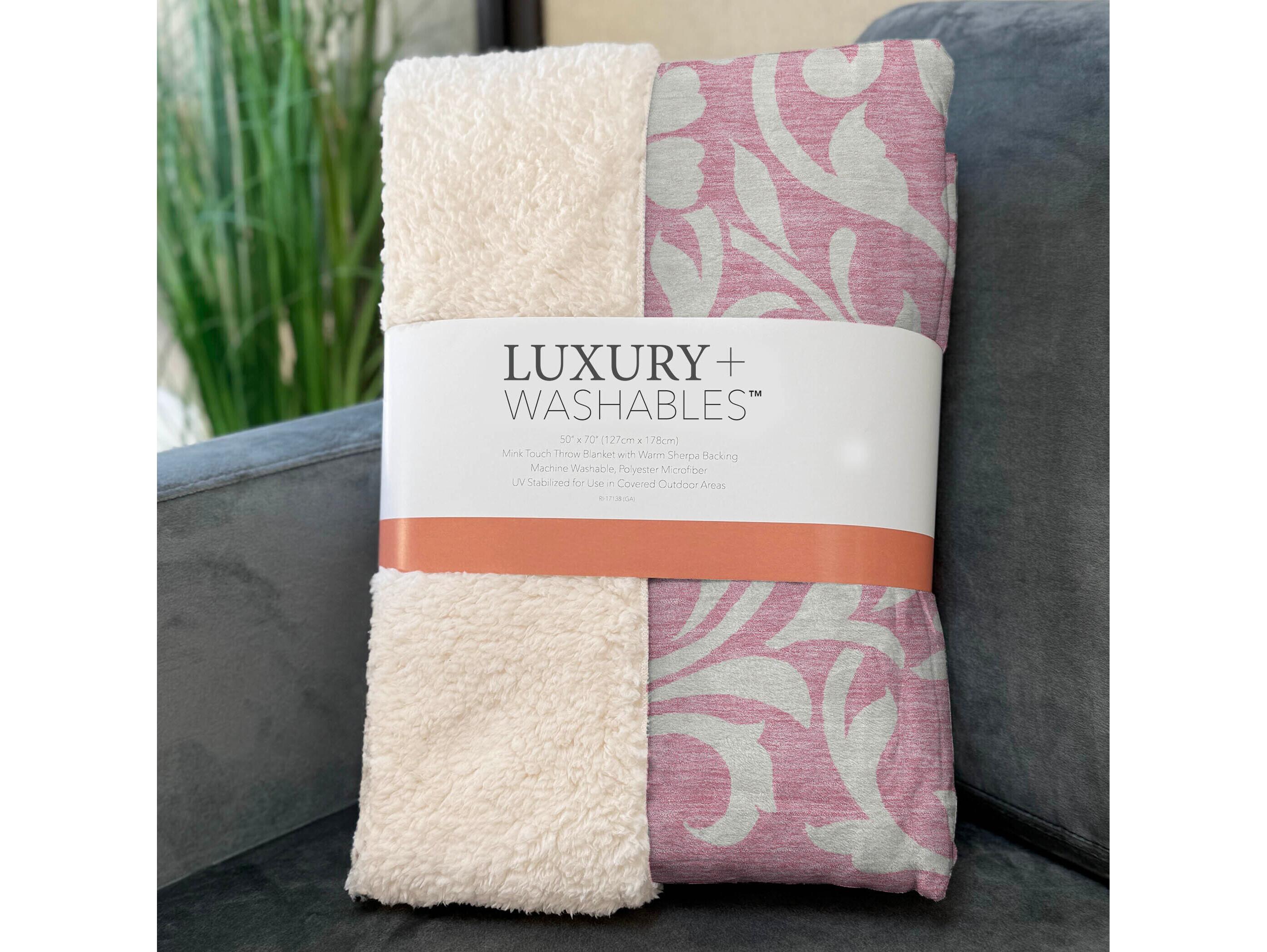 Dalyn Sherpa Pink Polyester Throw
