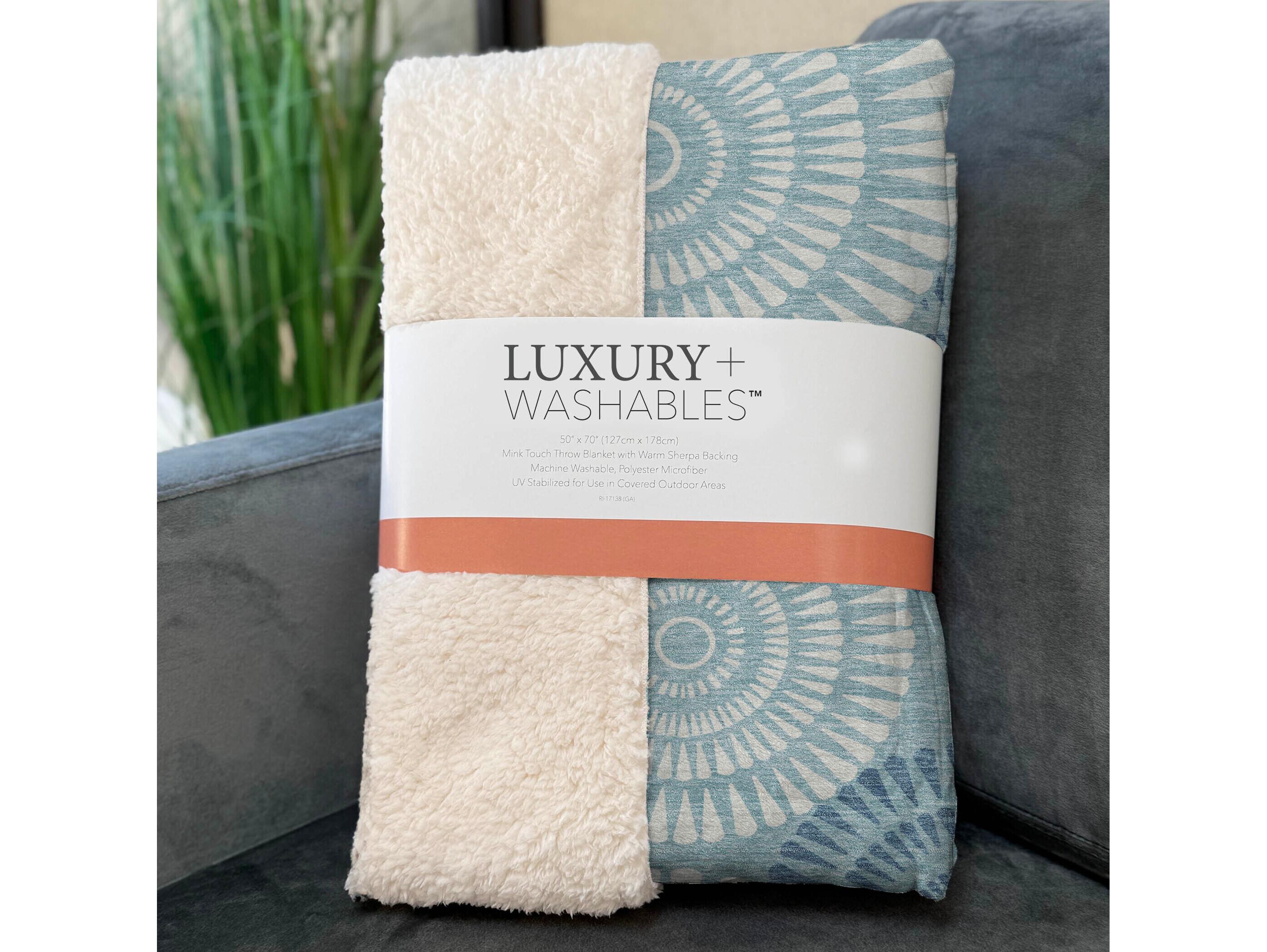 Dalyn Sherpa Teal Polyester Throw