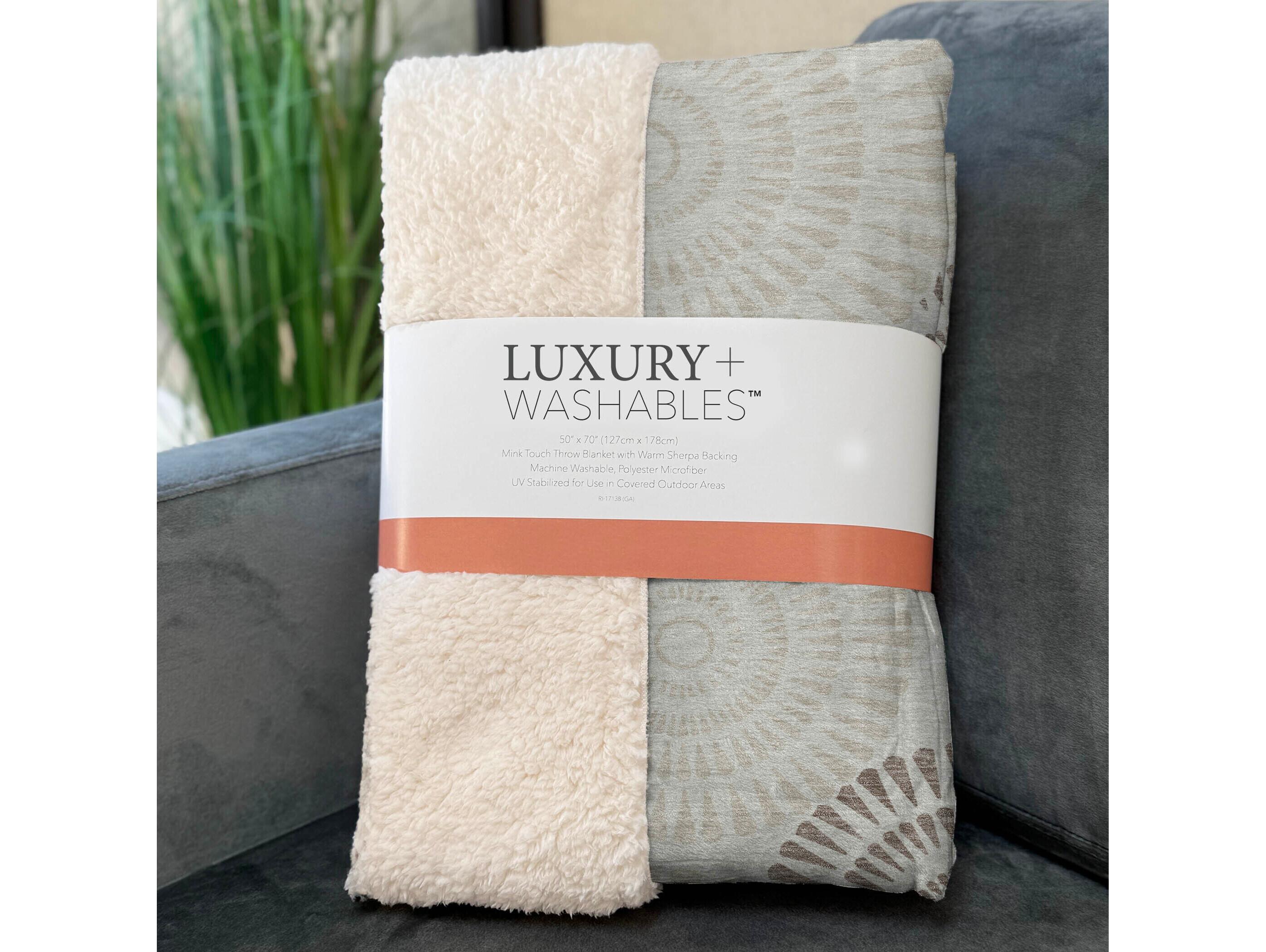 Dalyn Sherpa Brown Polyester Throw