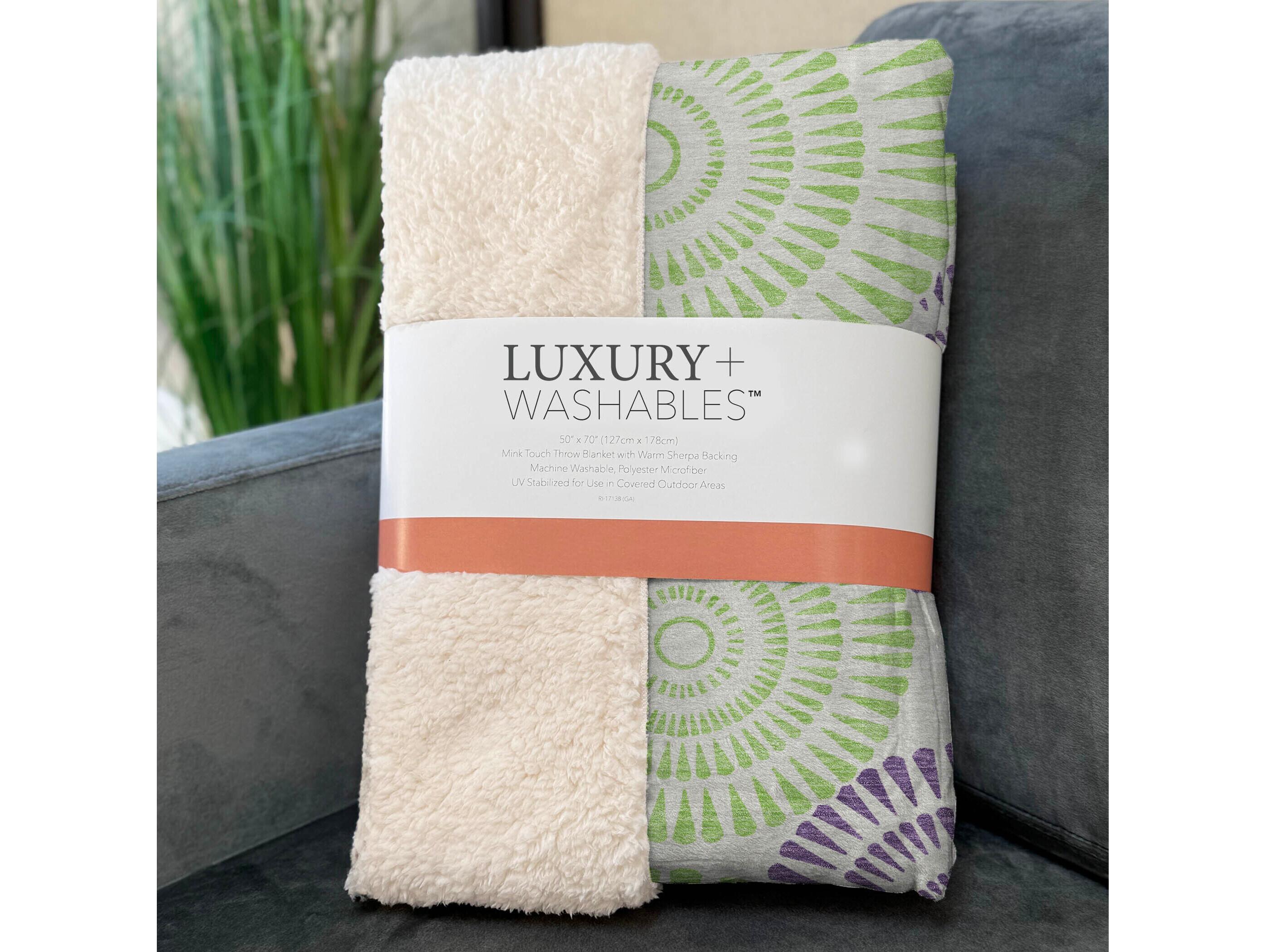Dalyn Sherpa Ivory Polyester Throw