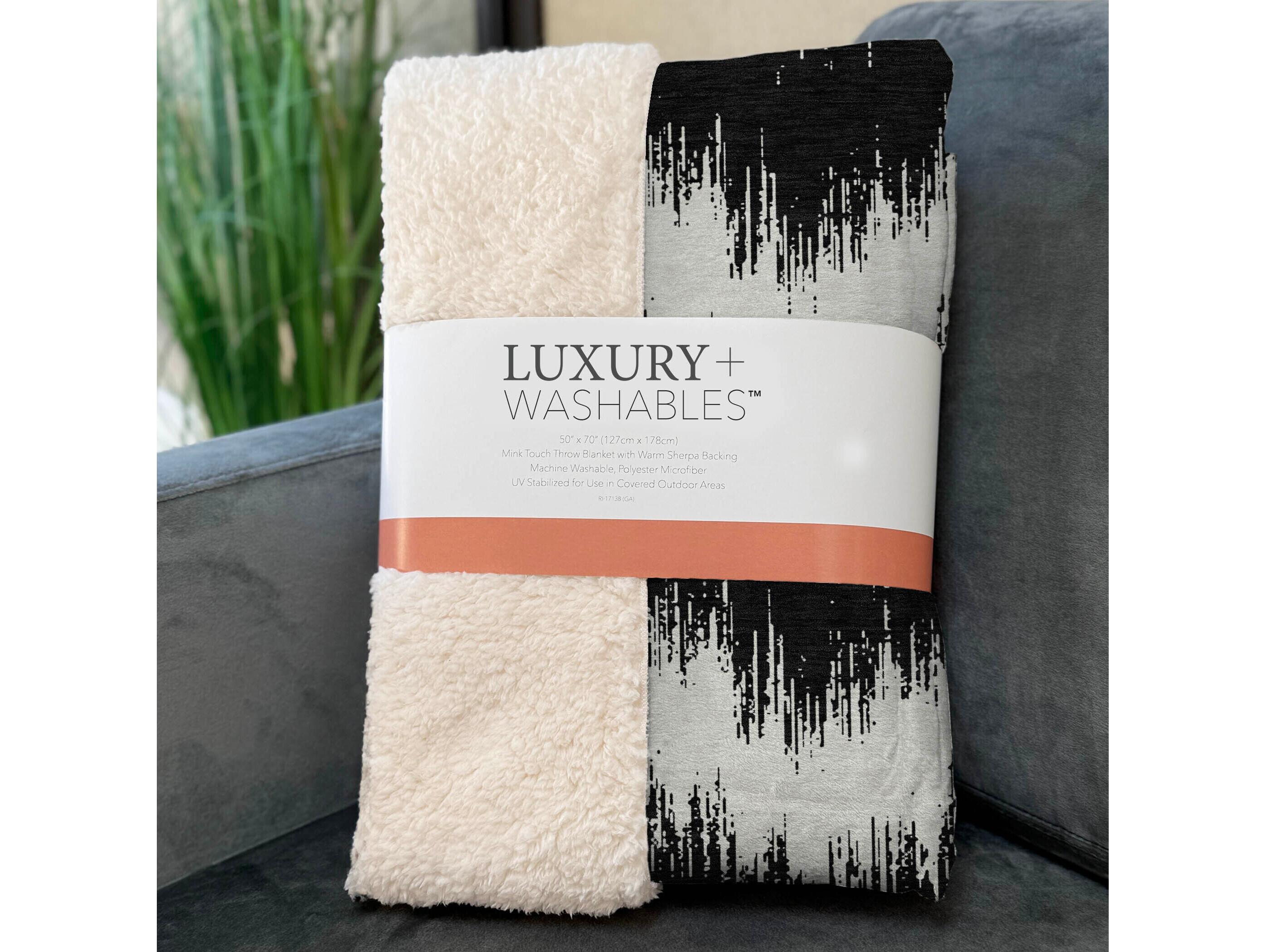 Dalyn Sherpa Black Polyester Throw