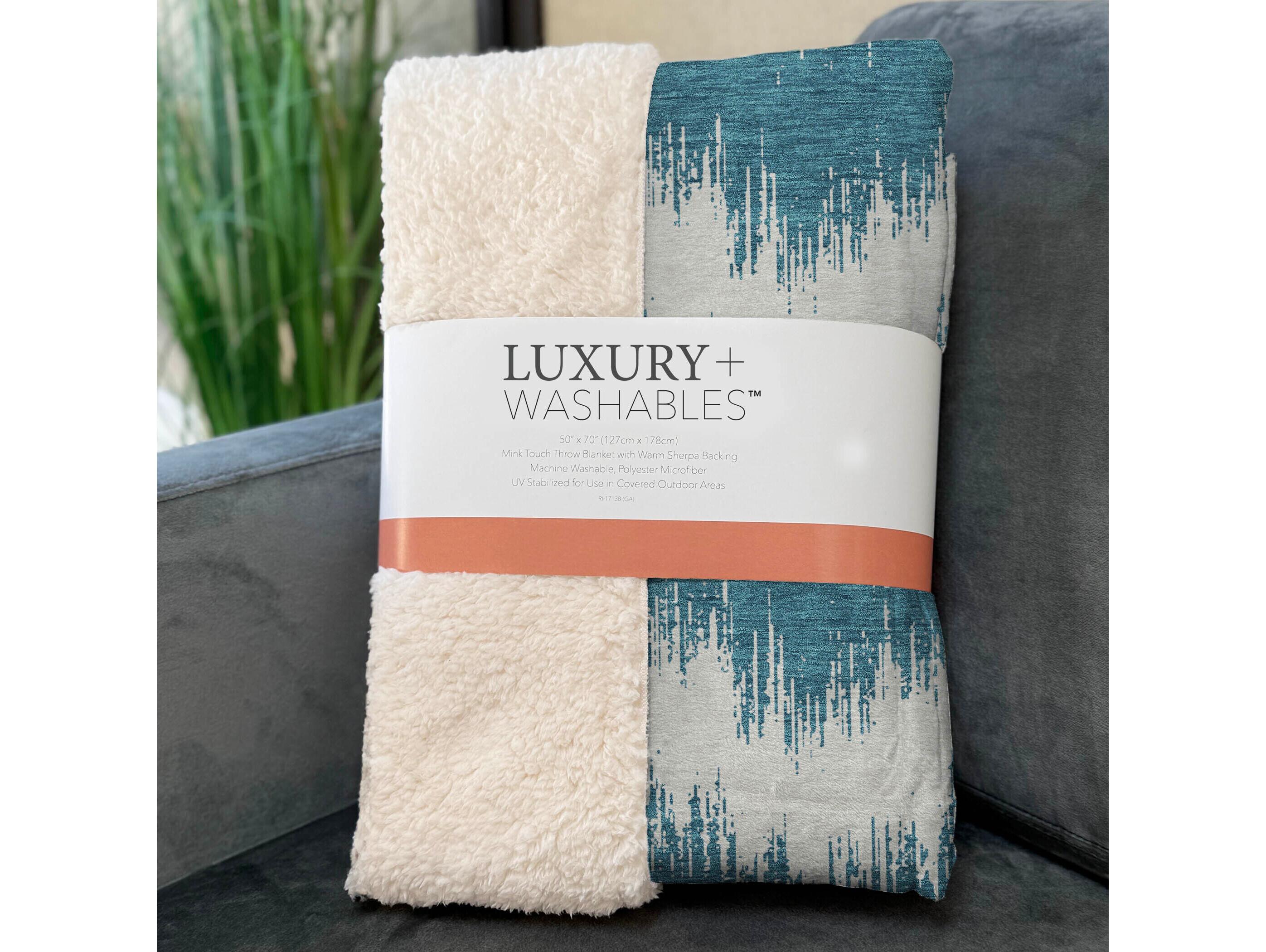 Dalyn Sherpa Teal Polyester Throw