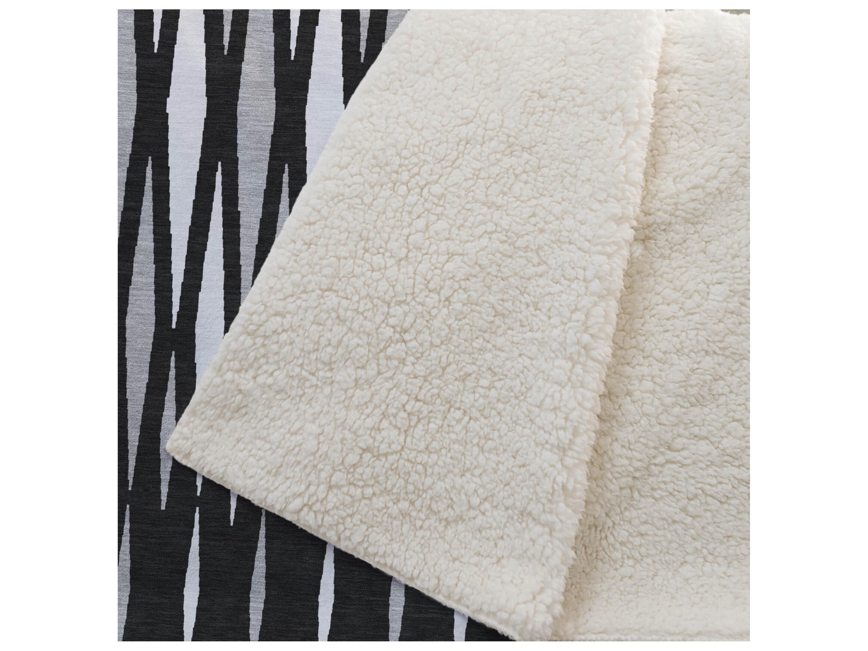 Dalyn Sherpa Black Polyester Throw